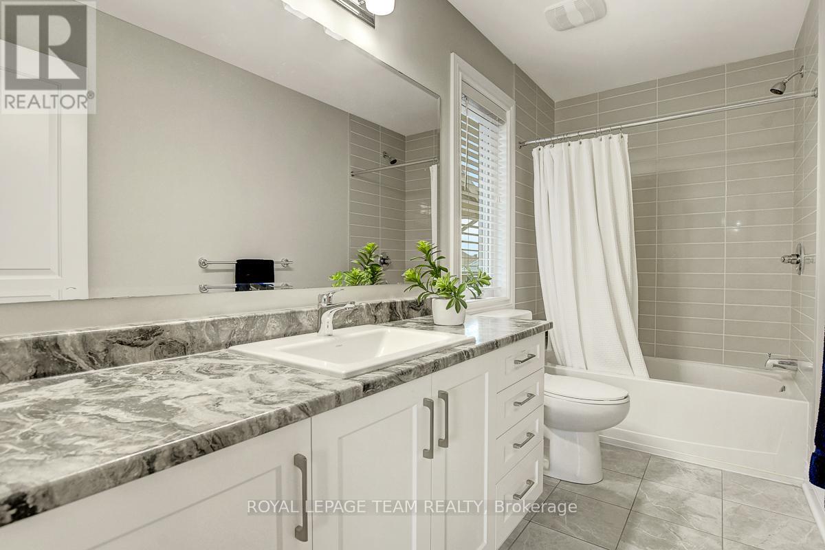 Photo 28 of 879 Percival Crescent, Ottawa ON