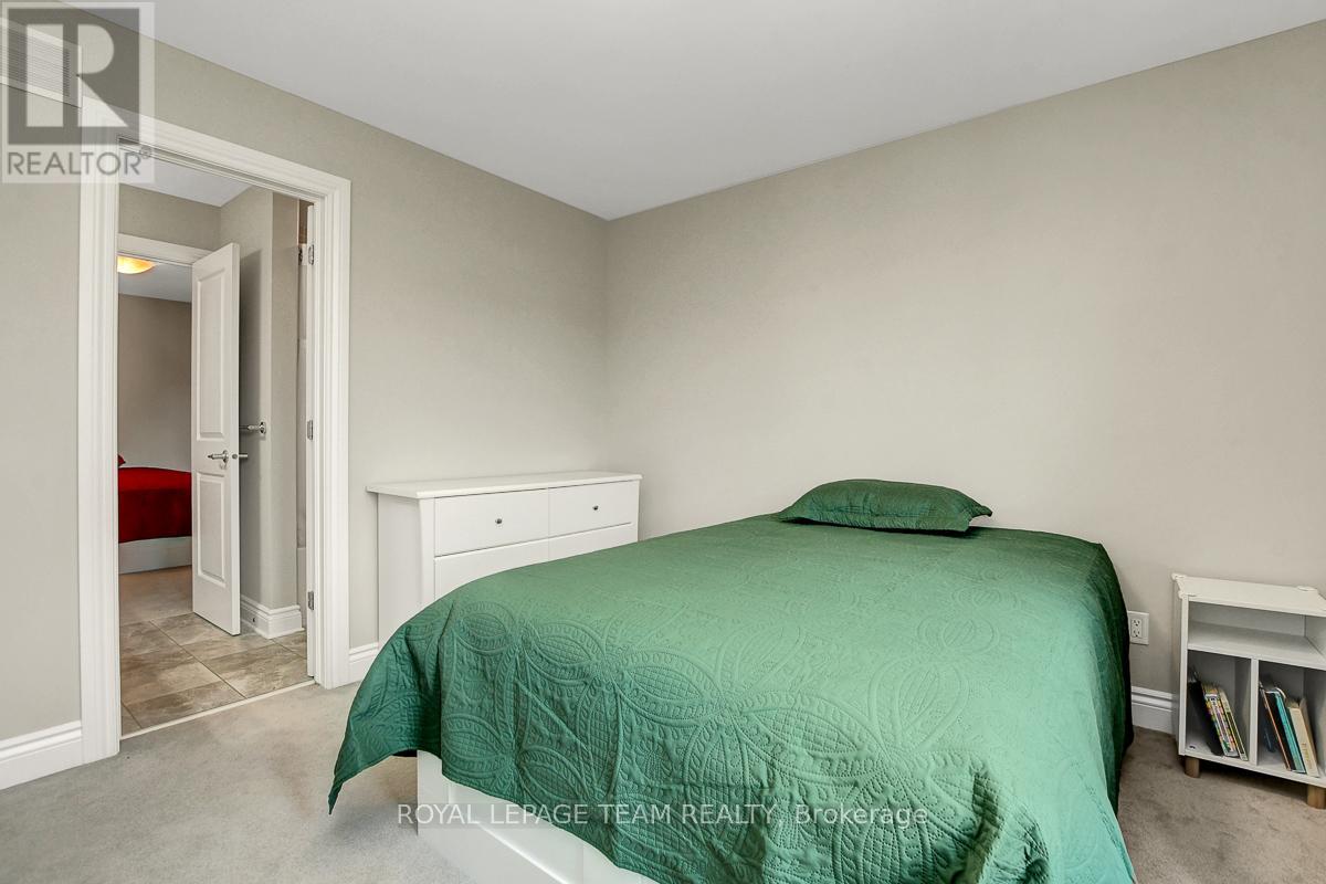 Photo 30 of 879 Percival Crescent, Ottawa ON