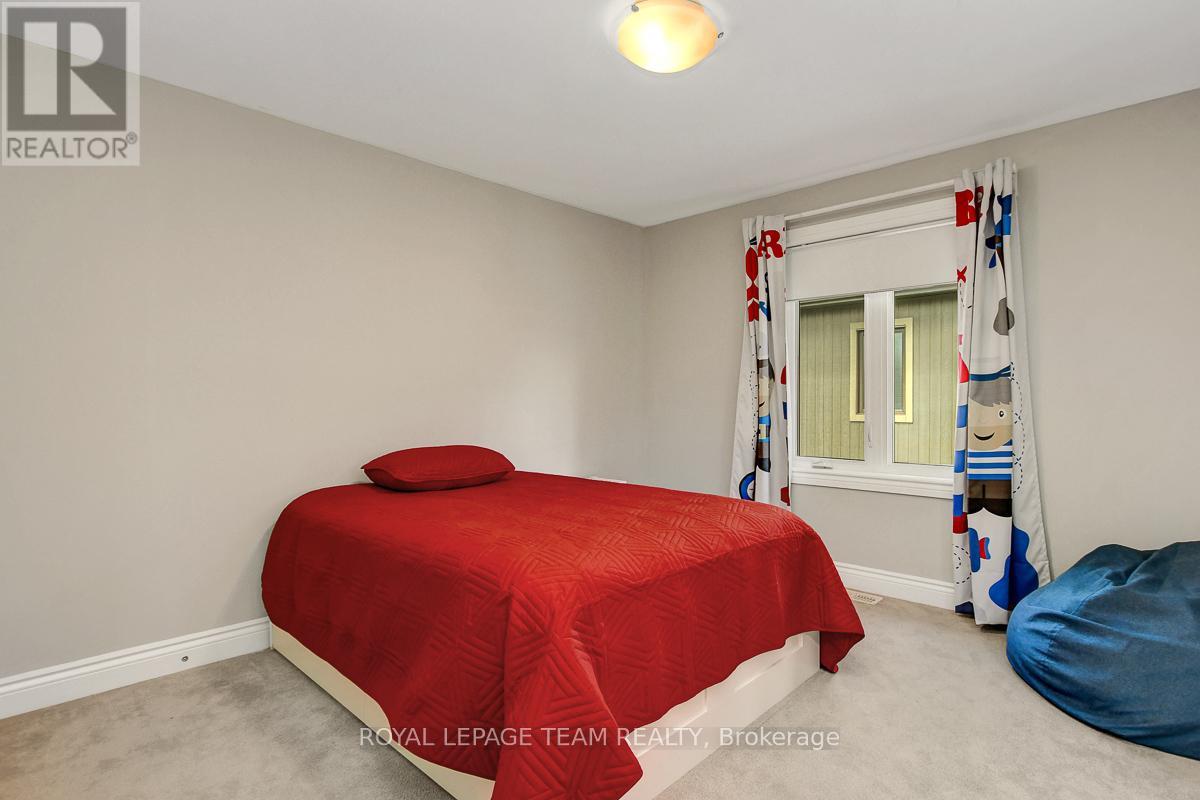 Photo 33 of 879 Percival Crescent, Ottawa ON