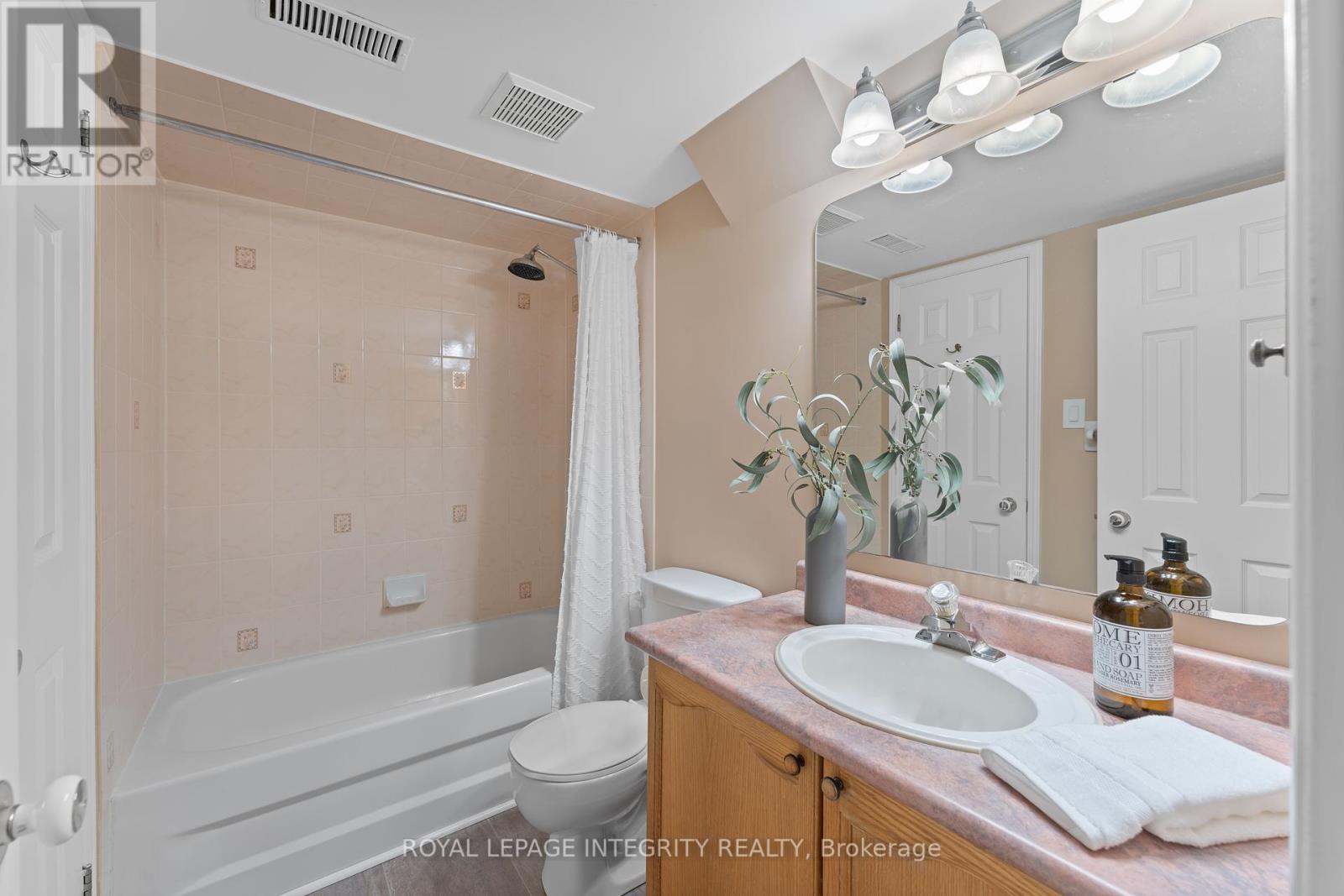 Photo 19 of E 108 Centrepointe Drive, Ottawa ON