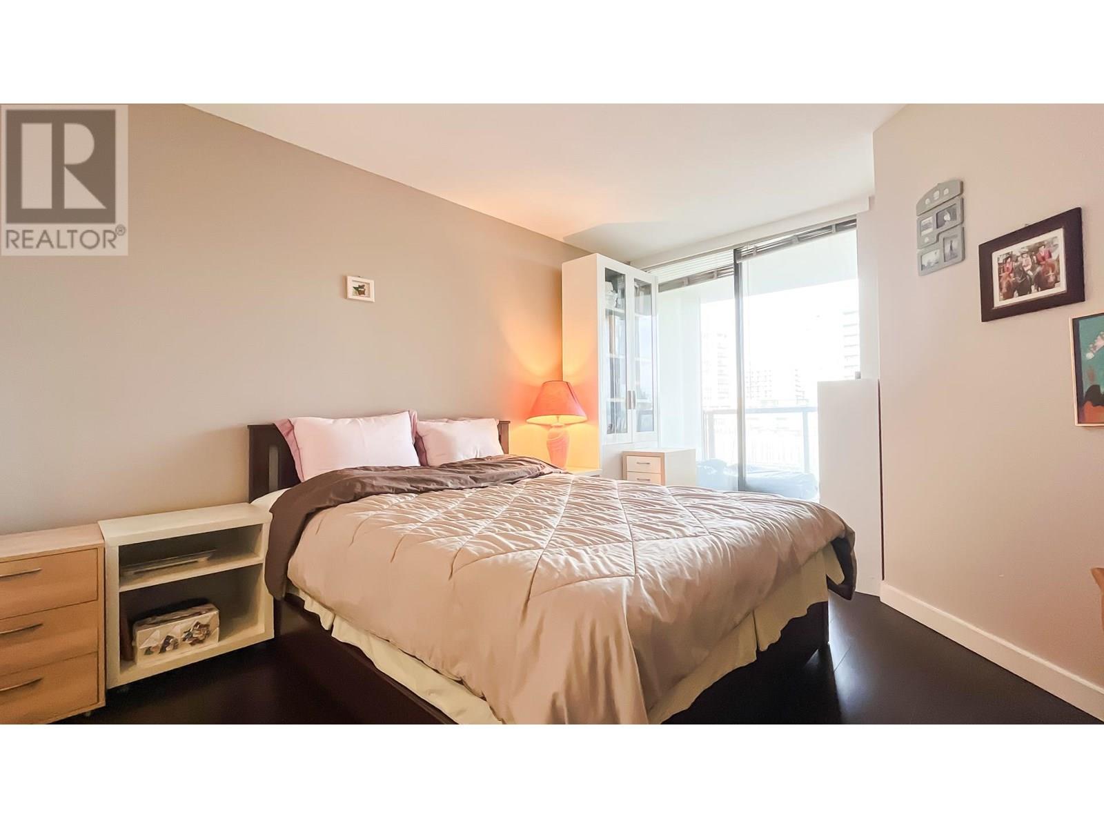 Photo 4 of 803 8180 Granville Avenue, Richmond BC