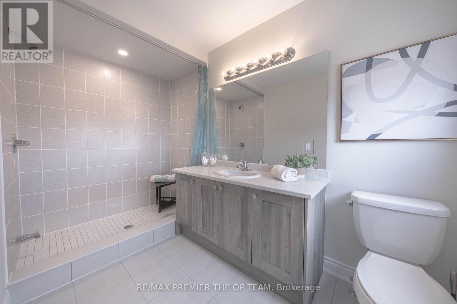 Photo 19 of 53 Janes Crescent, New Tecumseth ON