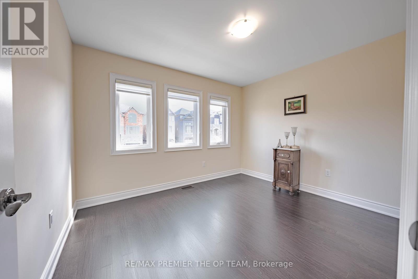 Photo 12 of 53 Janes Crescent, New Tecumseth ON