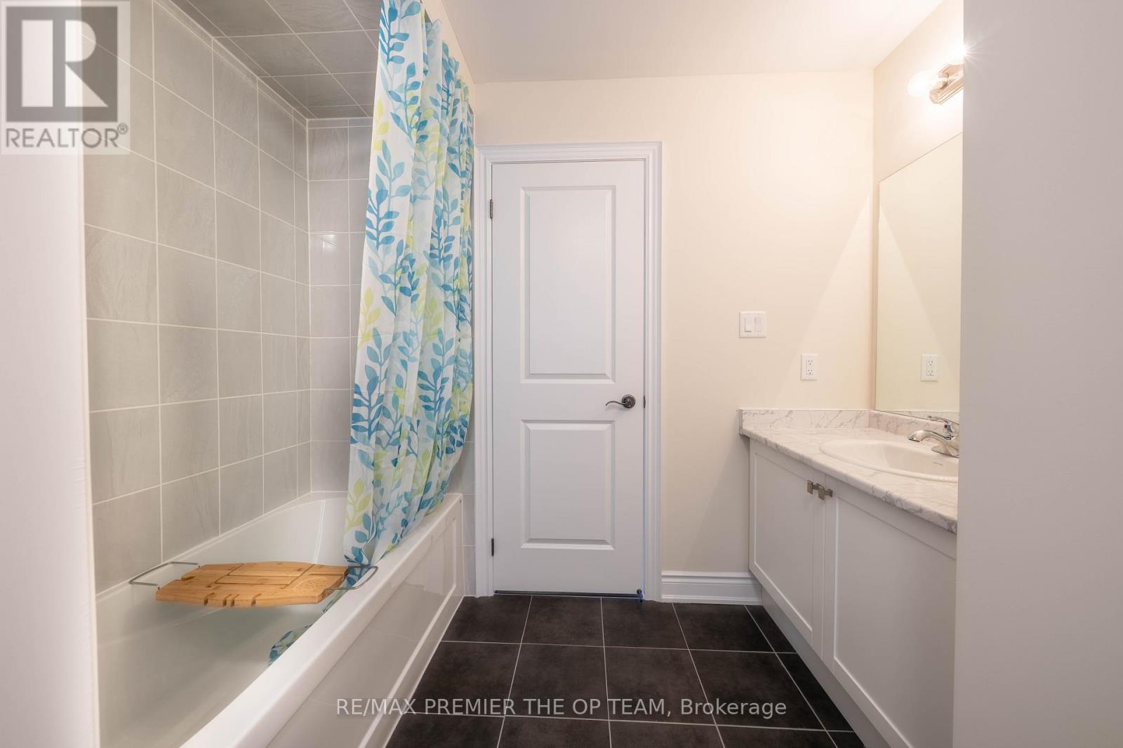 Photo 22 of 53 Janes Crescent, New Tecumseth ON