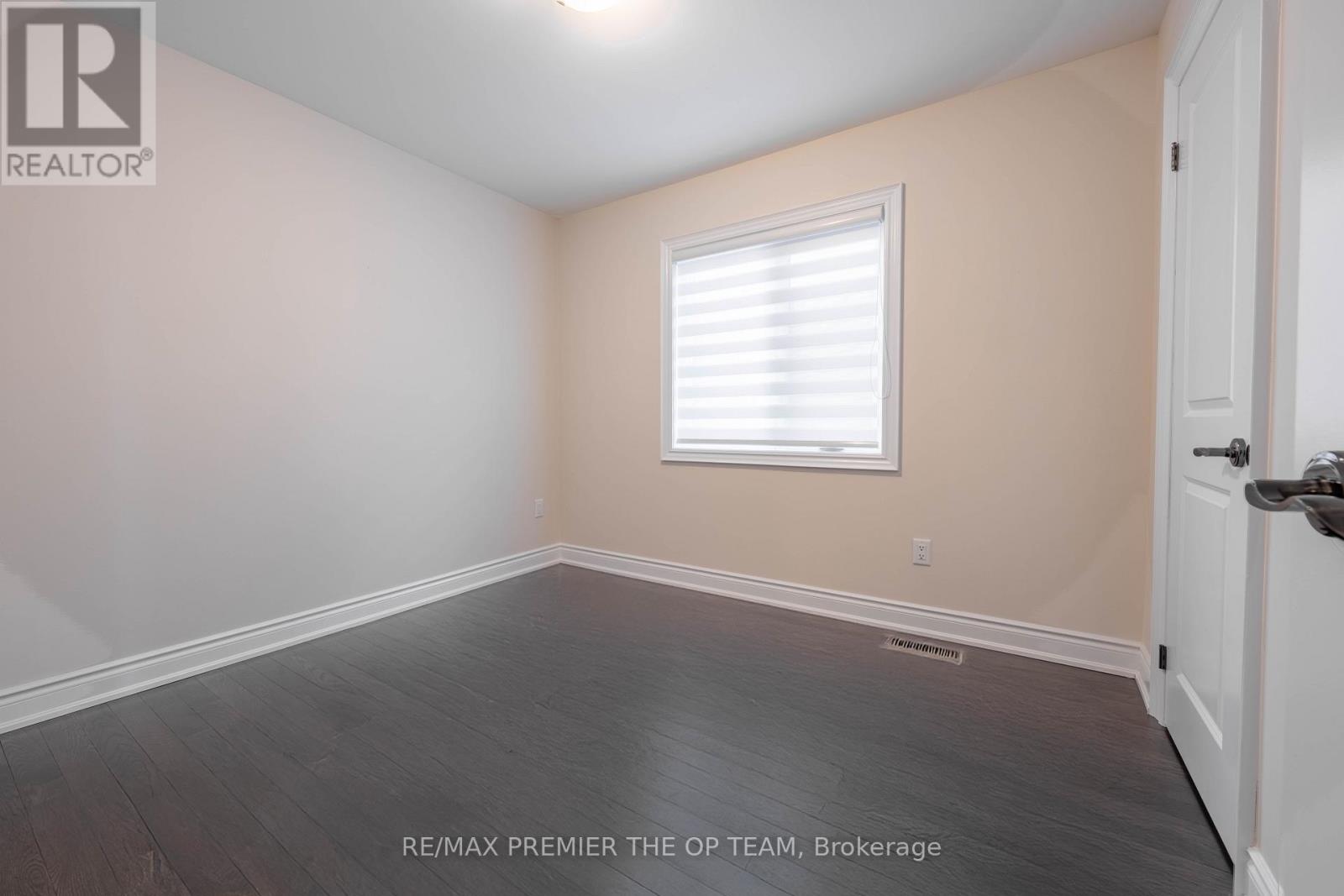 Photo 21 of 53 Janes Crescent, New Tecumseth ON