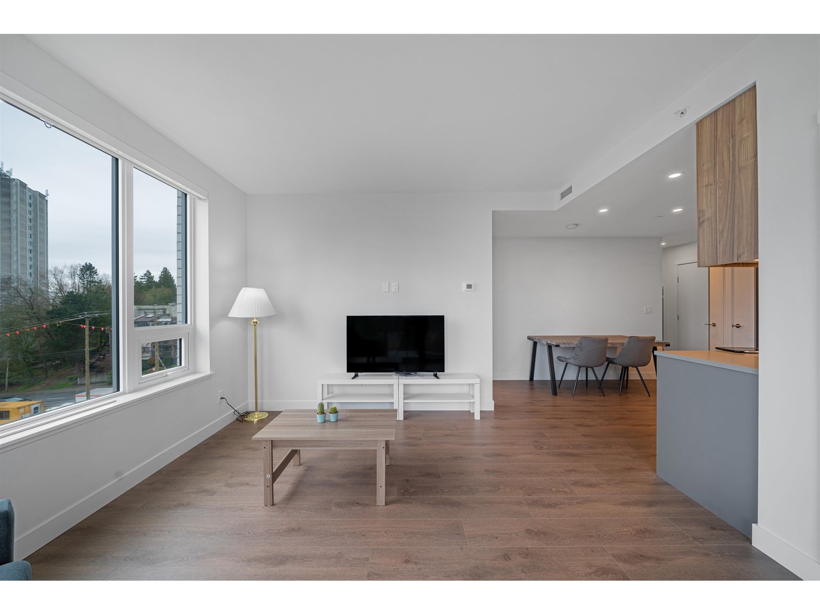 Photo 8 of 402 13359 Old Yale Road, Surrey BC