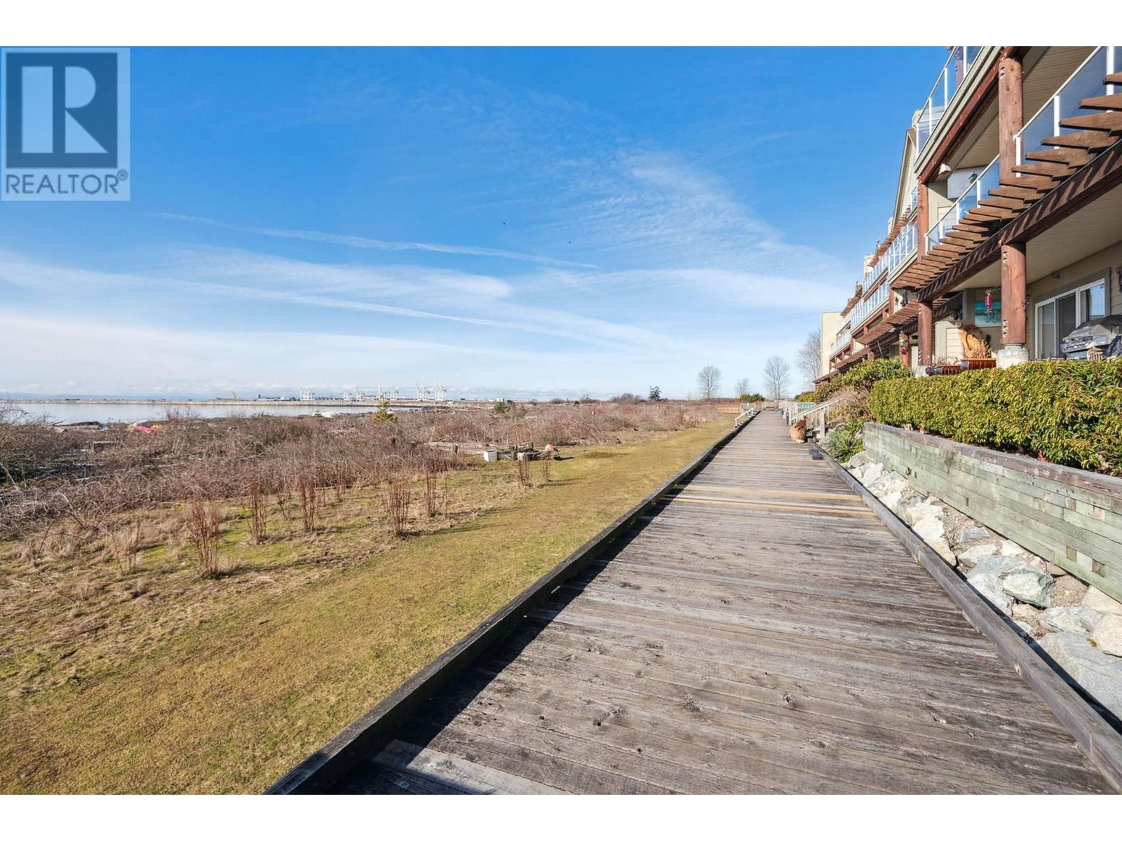 #210-1120 TSATSU SHORES Drive, Tsawwassen