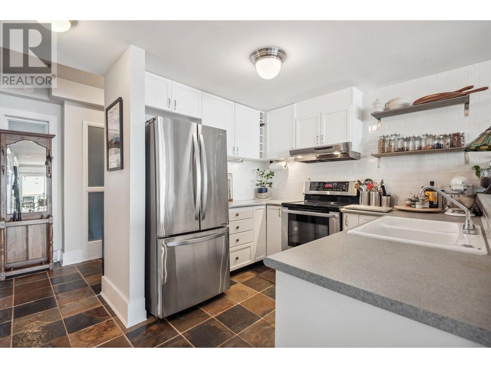 #210-1120 TSATSU SHORES Drive, Tsawwassen