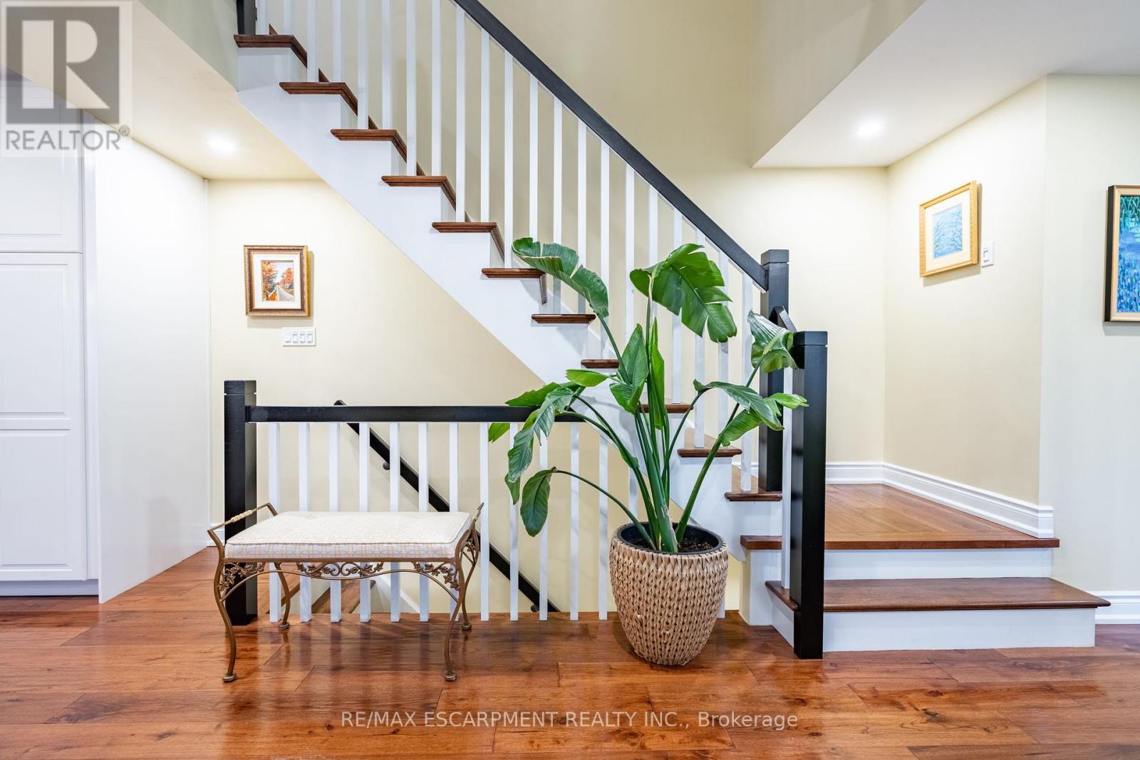 Photo 30 of 91 Edgewater Drive, Hamilton ON