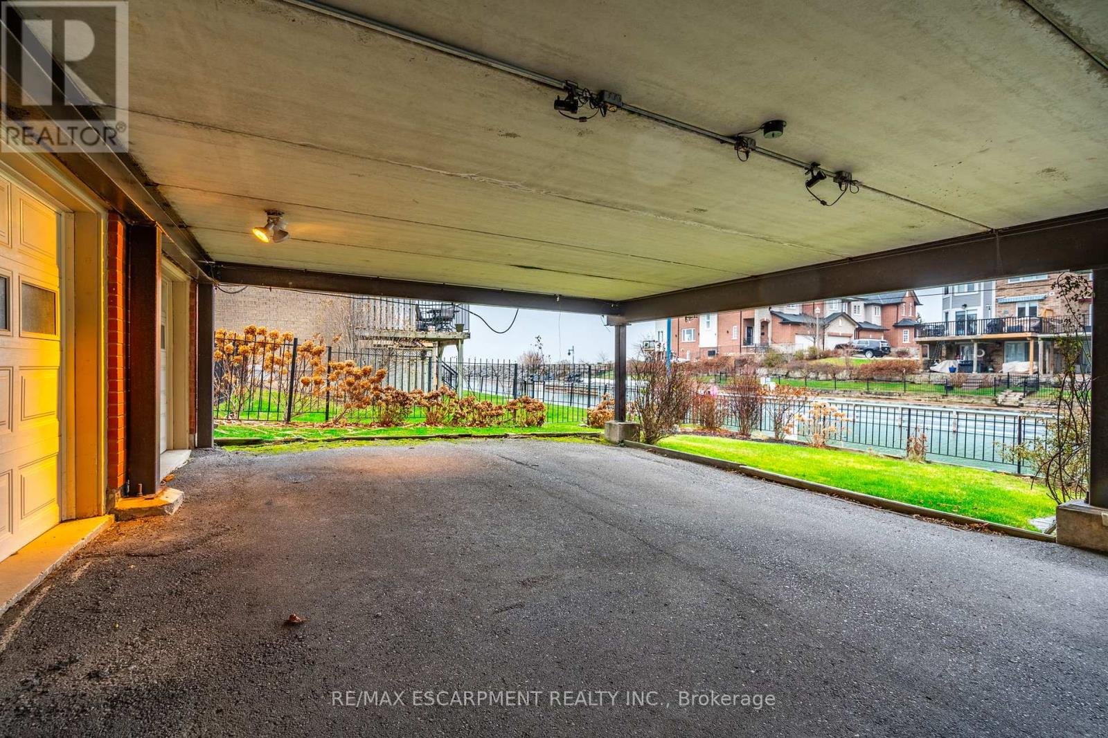 Photo 16 of 91 Edgewater Drive, Hamilton ON