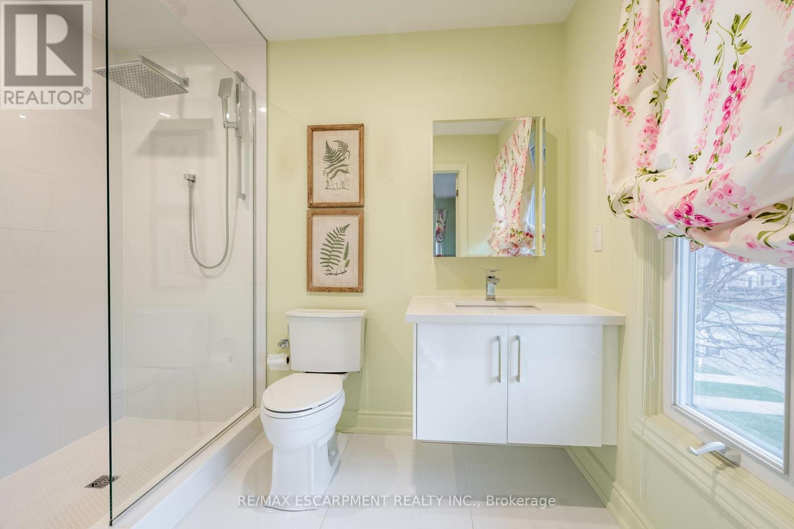 Photo 29 of 91 Edgewater Drive, Hamilton ON