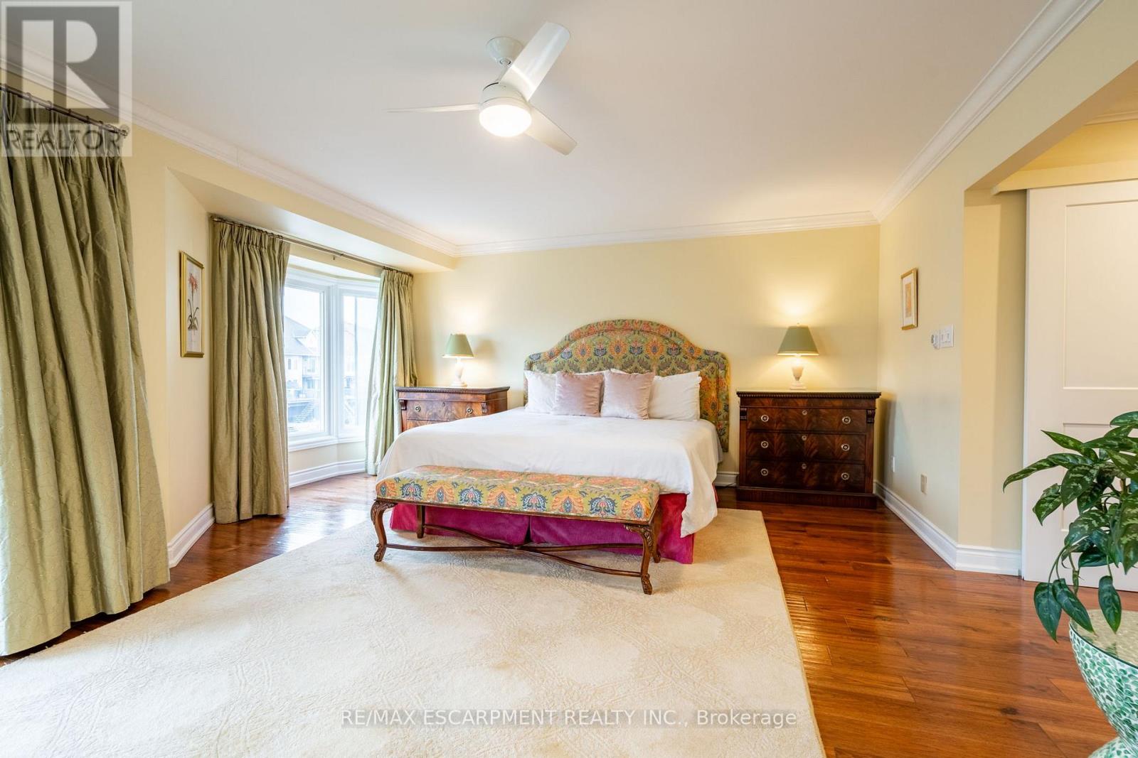 Photo 4 of 91 Edgewater Drive, Hamilton ON
