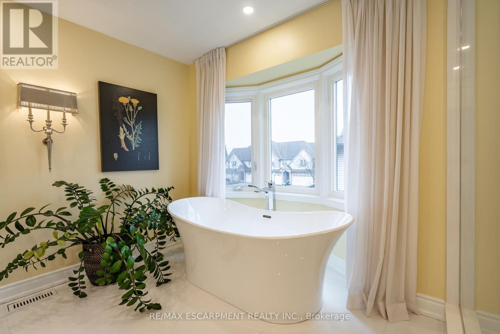 Photo 20 of 91 Edgewater Drive, Hamilton ON