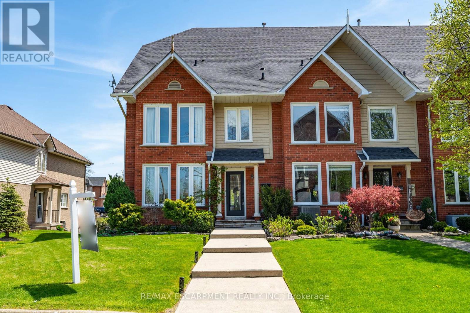 Photo 2 of 91 Edgewater Drive, Hamilton ON