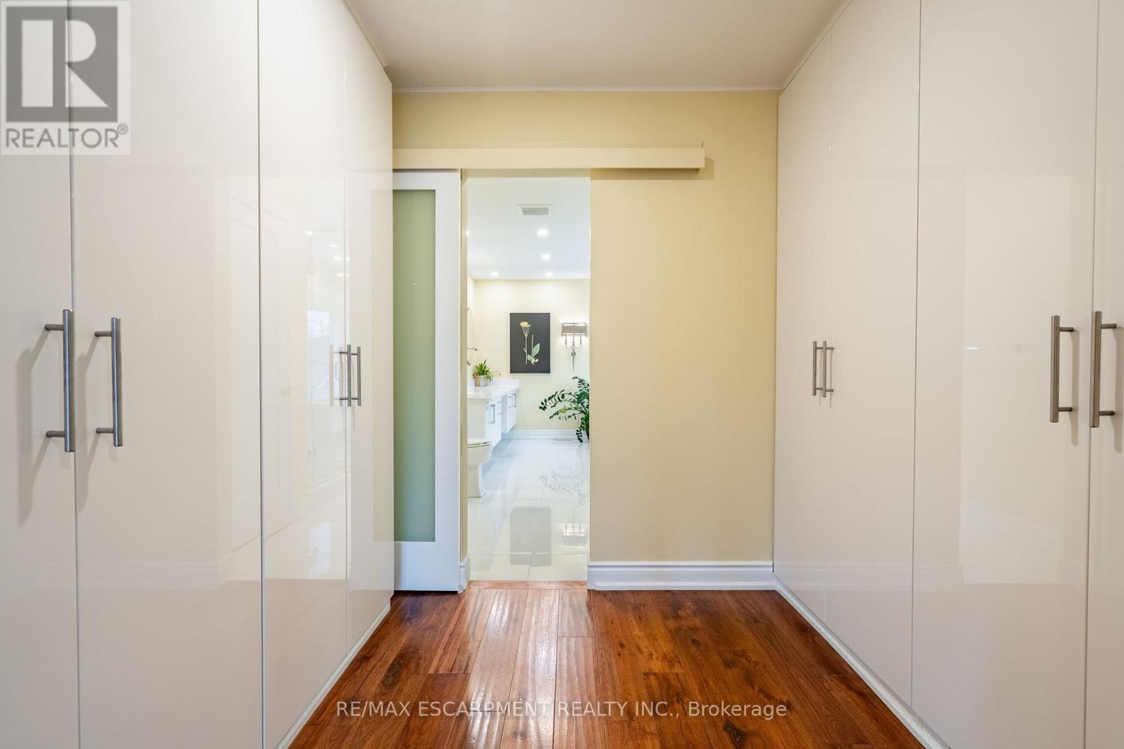 Photo 39 of 91 Edgewater Drive, Hamilton ON