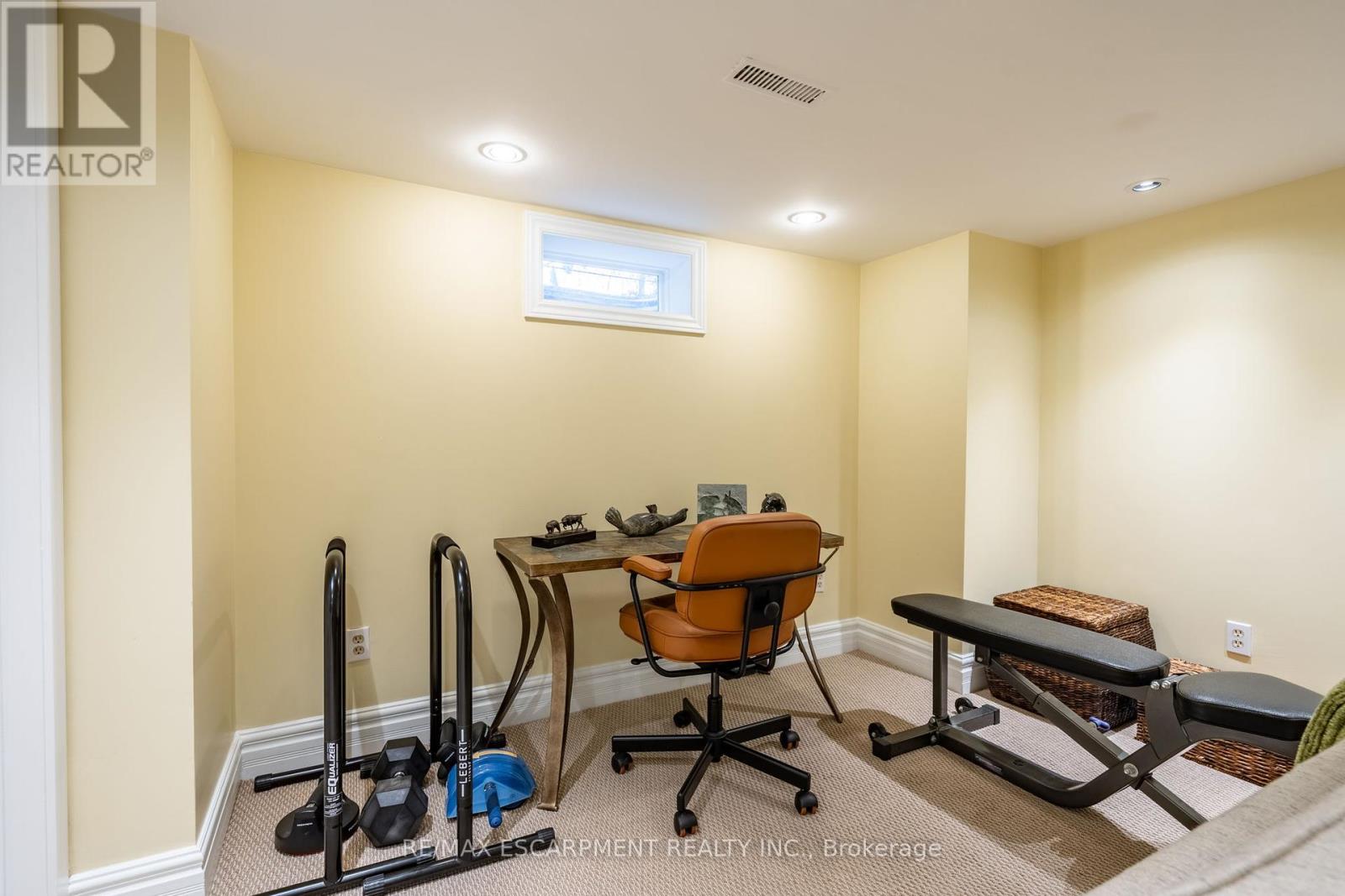 Photo 25 of 91 Edgewater Drive, Hamilton ON