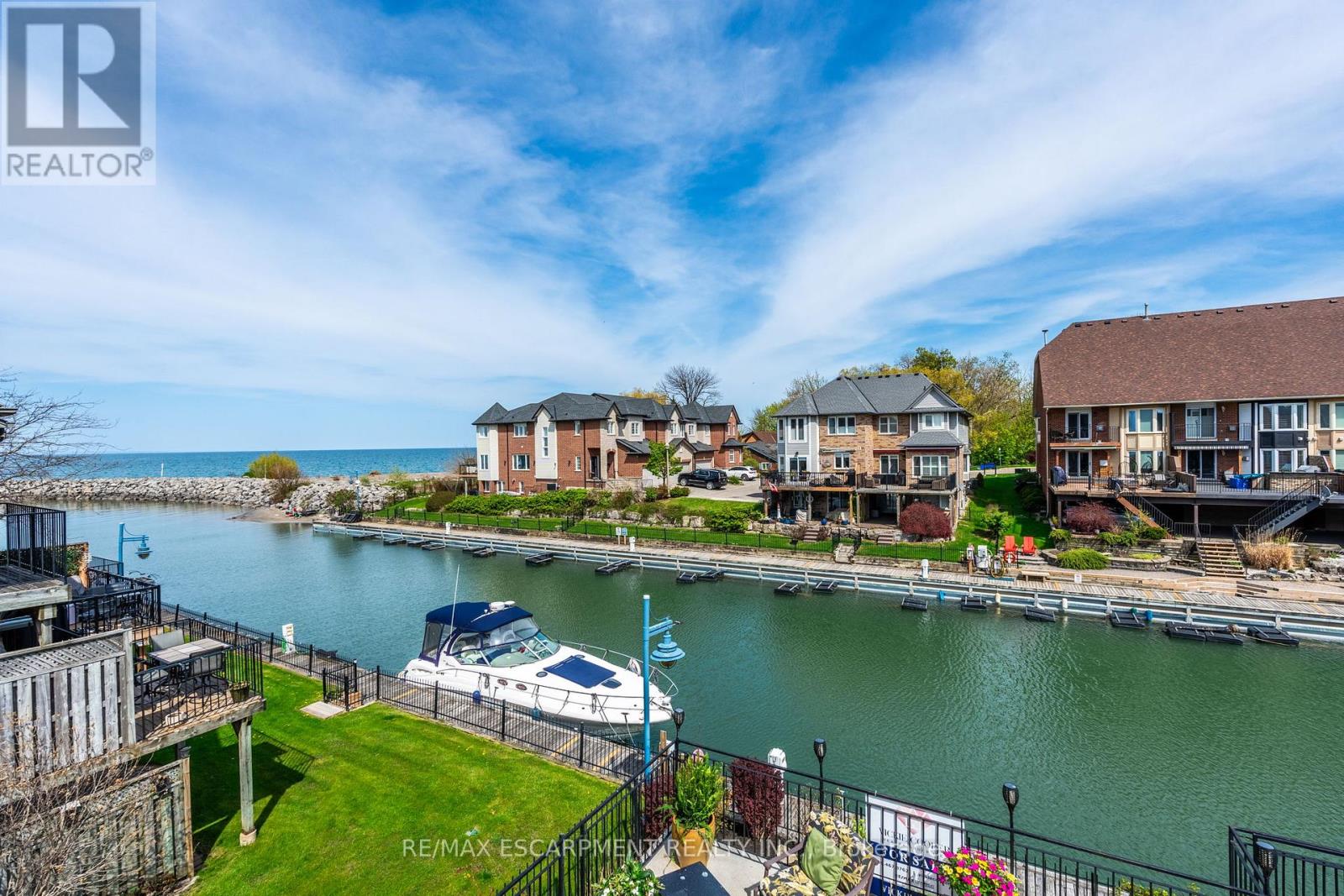 Photo 42 of 91 Edgewater Drive, Hamilton ON