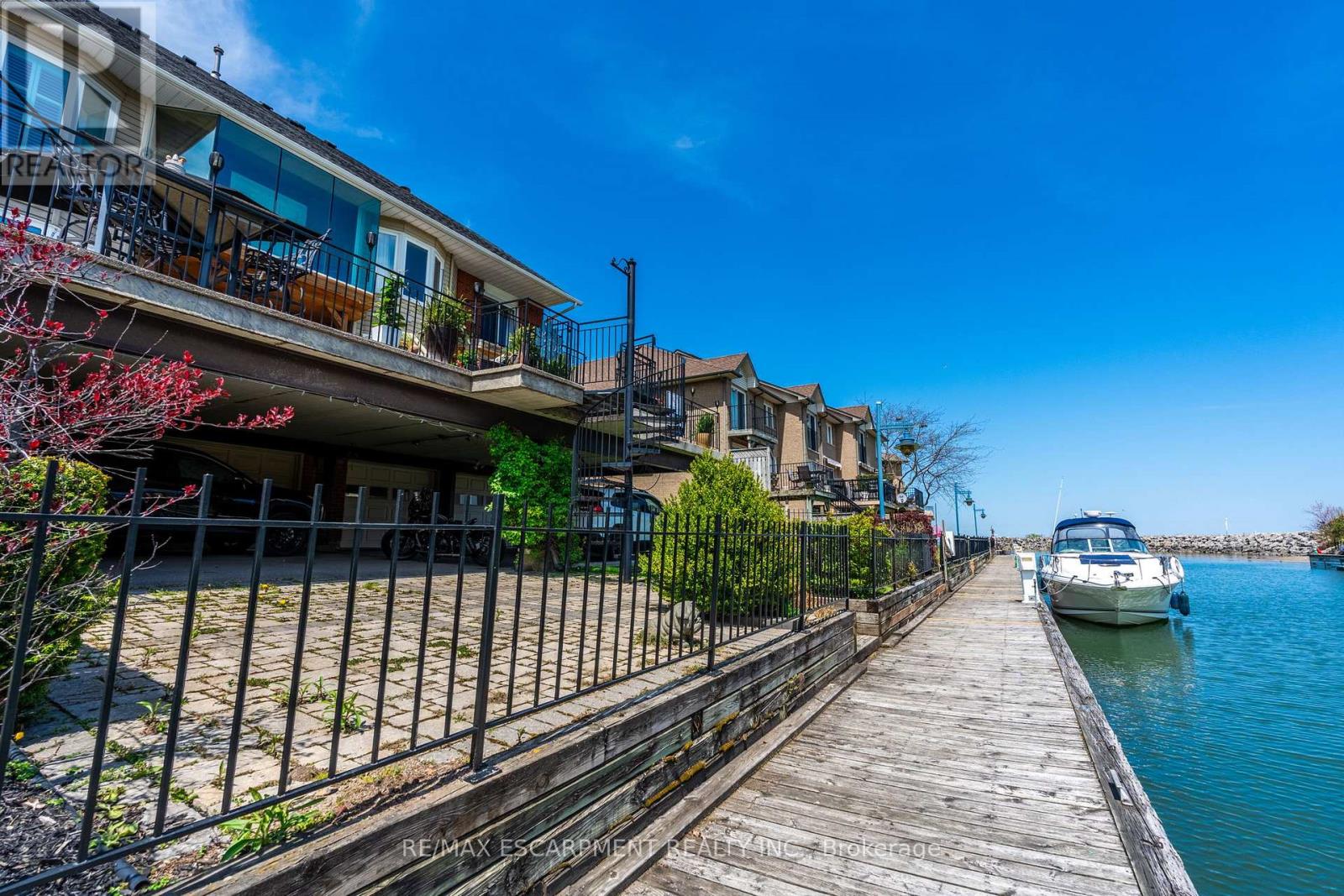 Photo 26 of 91 Edgewater Drive, Hamilton ON