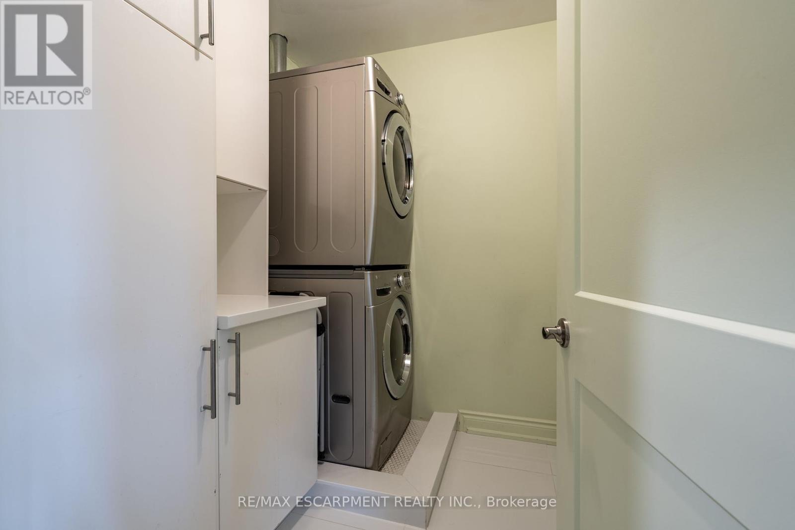 Photo 11 of 91 Edgewater Drive, Hamilton ON