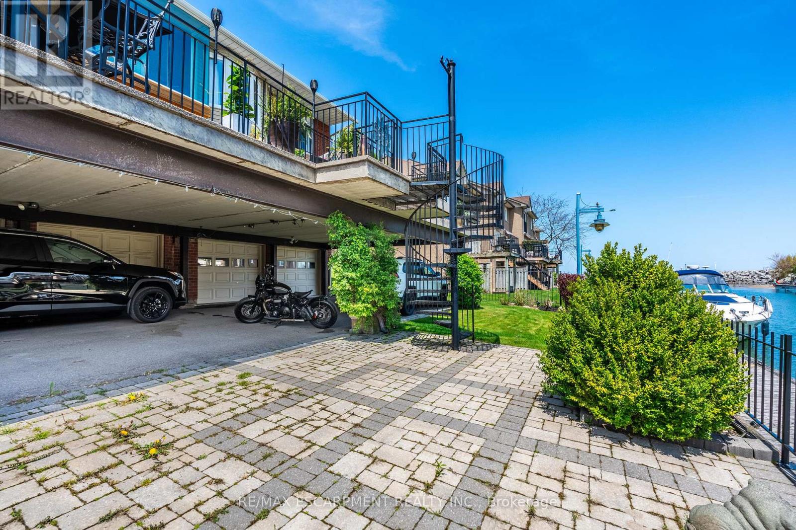 Photo 31 of 91 Edgewater Drive, Hamilton ON