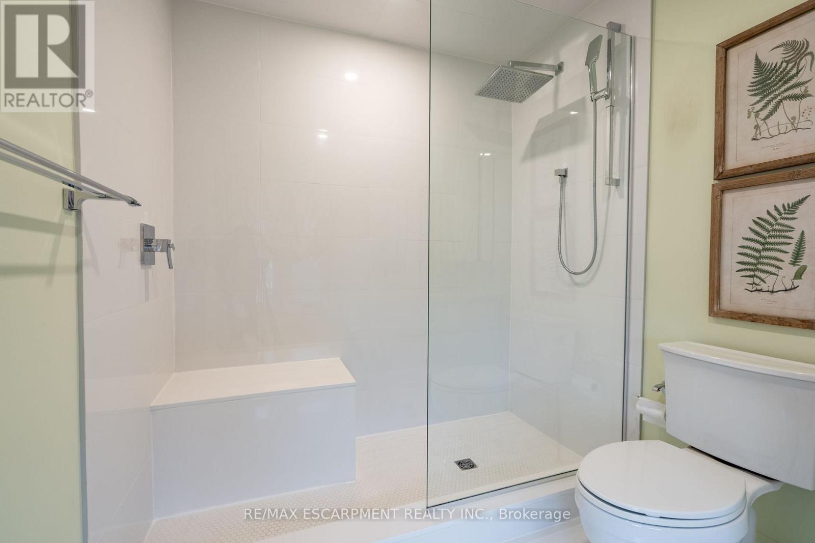 Photo 13 of 91 Edgewater Drive, Hamilton ON