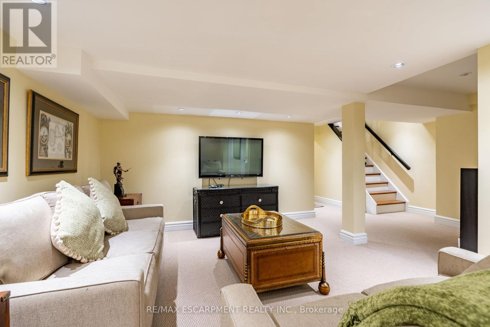 Photo 24 of 91 Edgewater Drive, Hamilton ON