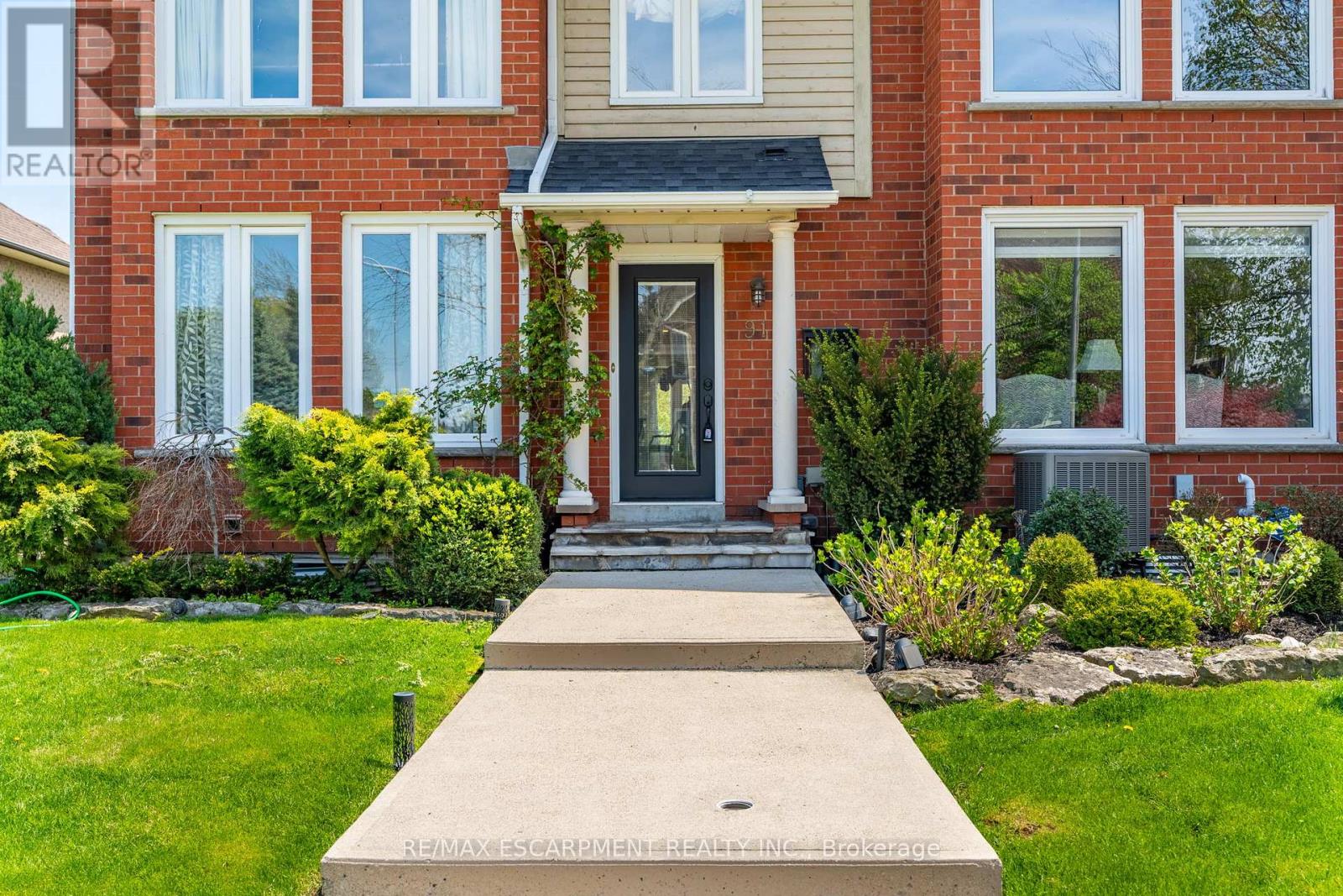 Photo 15 of 91 Edgewater Drive, Hamilton ON