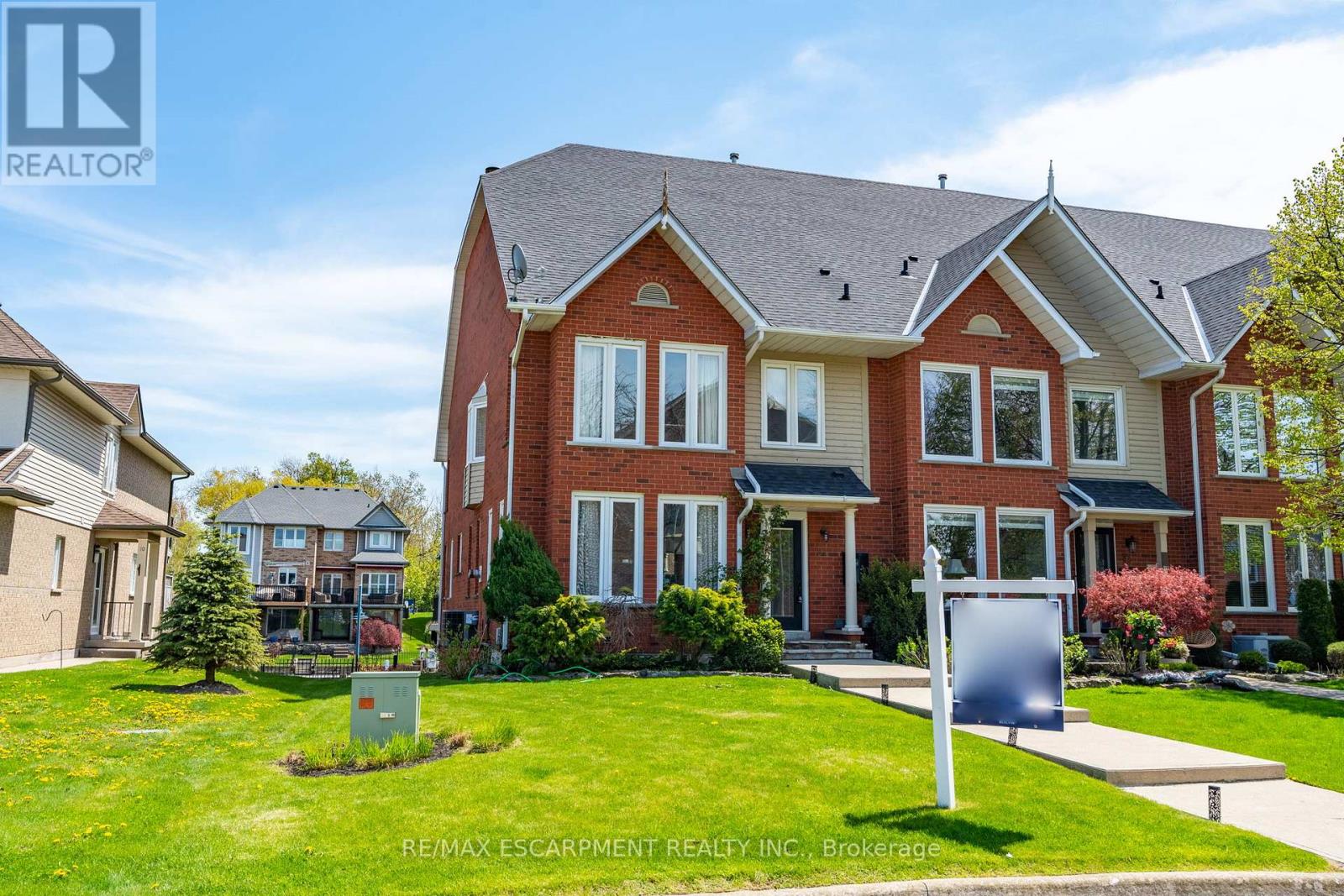 Photo 21 of 91 Edgewater Drive, Hamilton ON