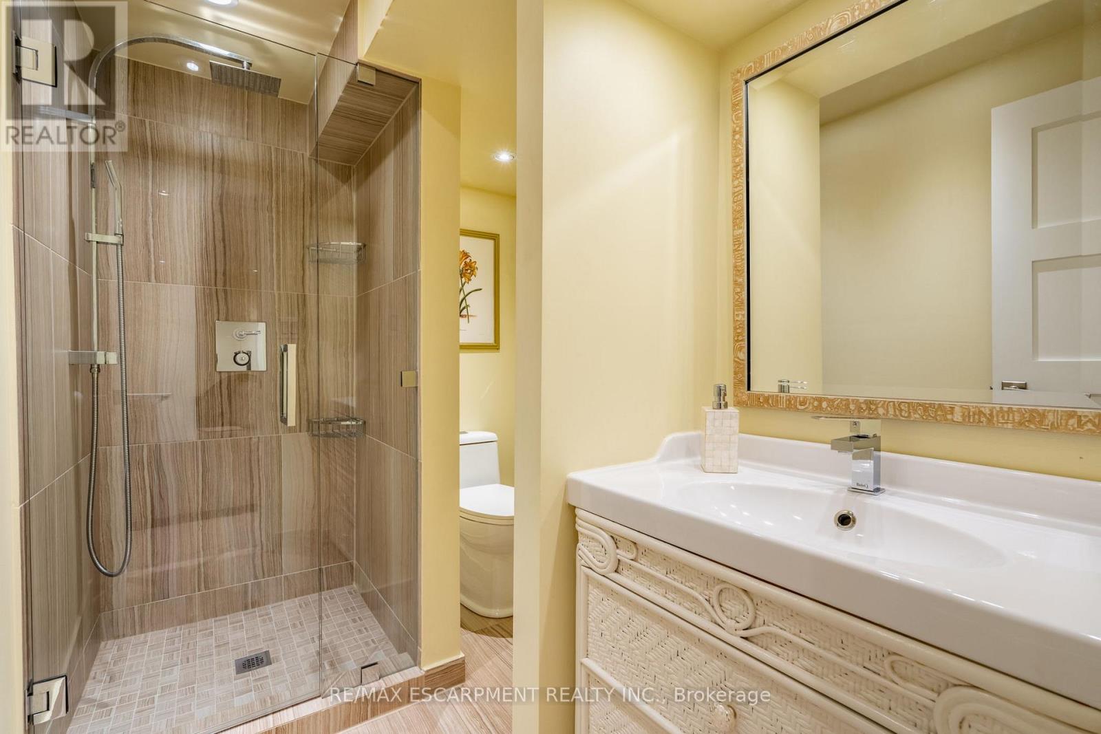 Photo 44 of 91 Edgewater Drive, Hamilton ON
