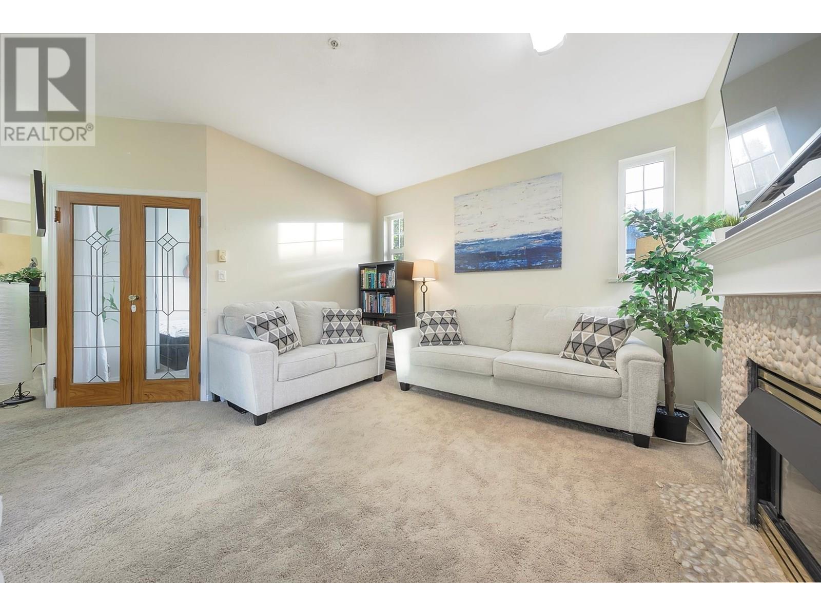 Photo 3 of 202 83 Star Crescent, New Westminster BC