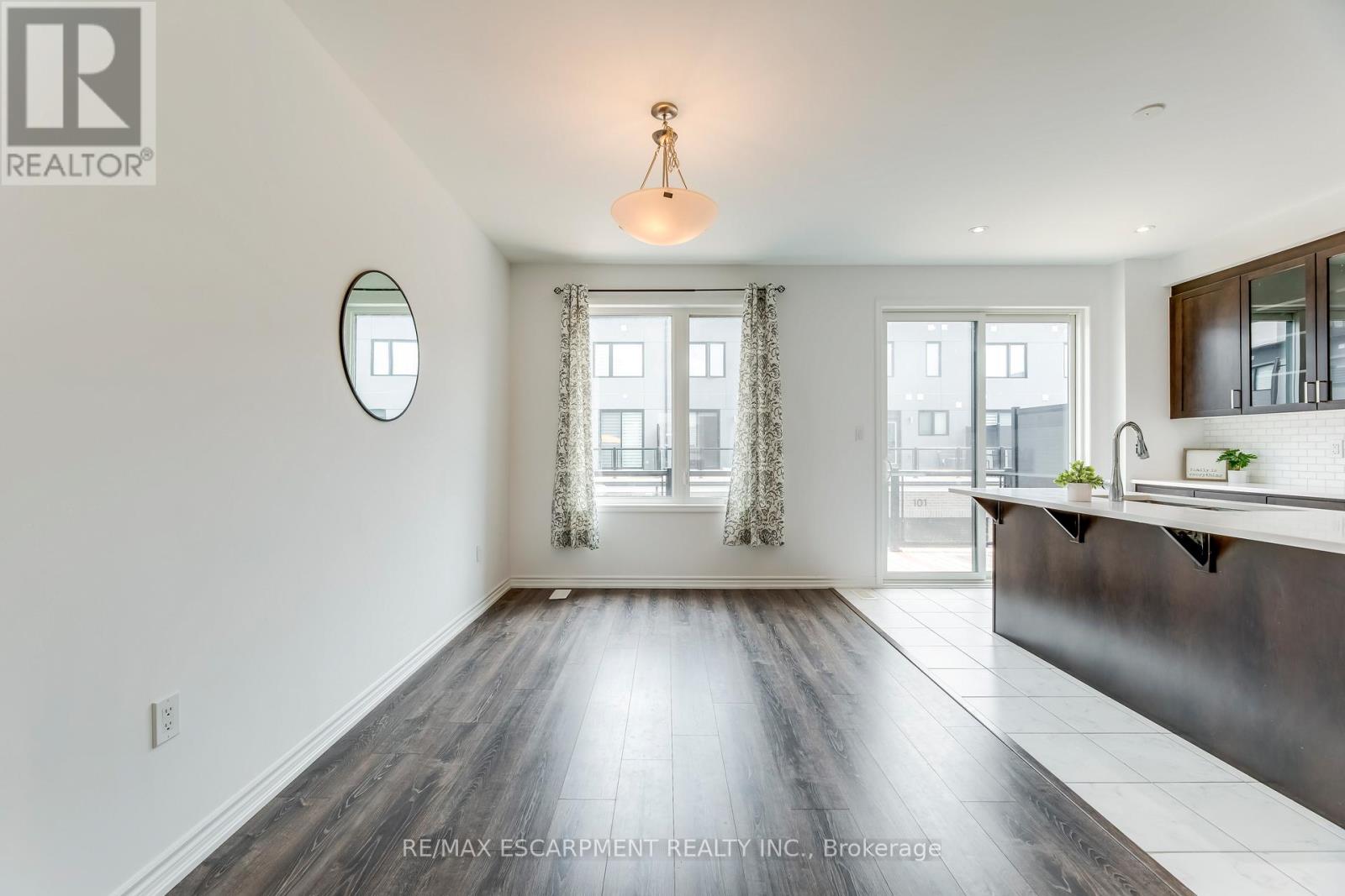 Photo 11 of 82 Huguenot Road, Oakville ON