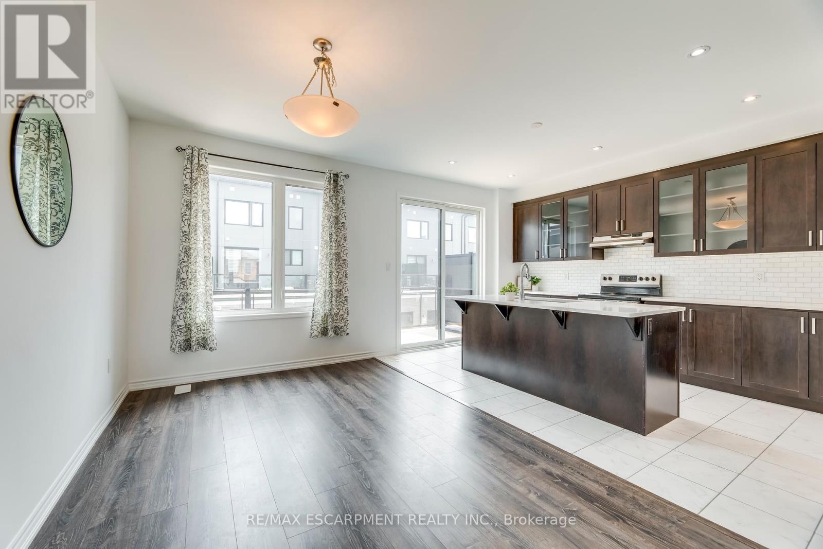 Photo 27 of 82 Huguenot Road, Oakville ON