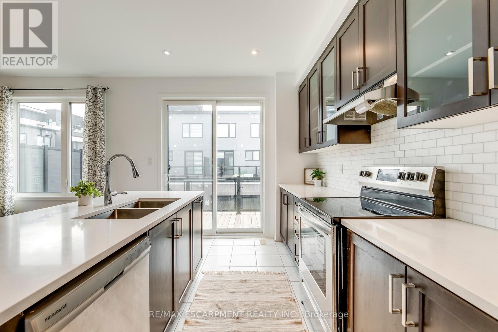 Photo 24 of 82 Huguenot Road, Oakville ON