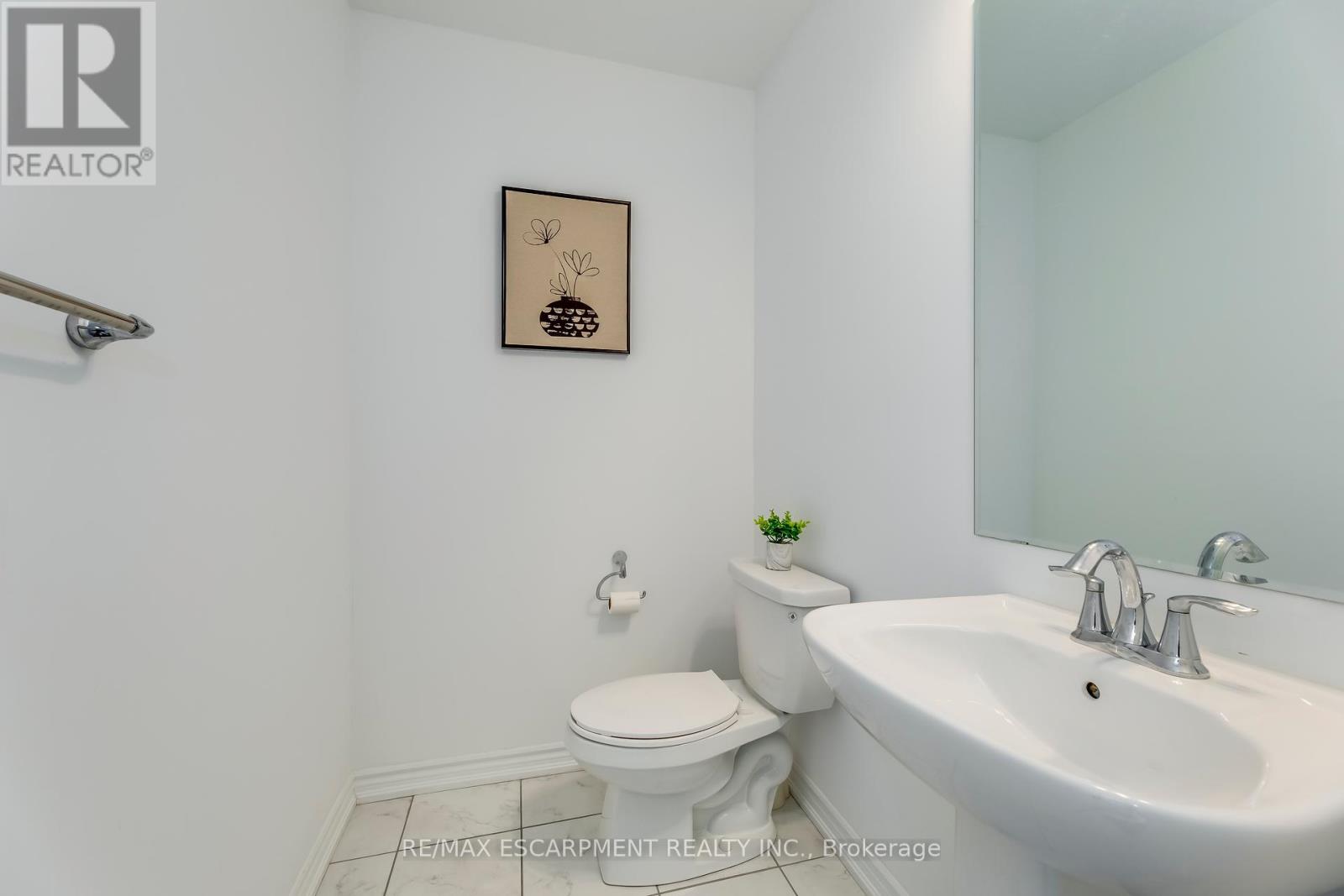 Photo 28 of 82 Huguenot Road, Oakville ON