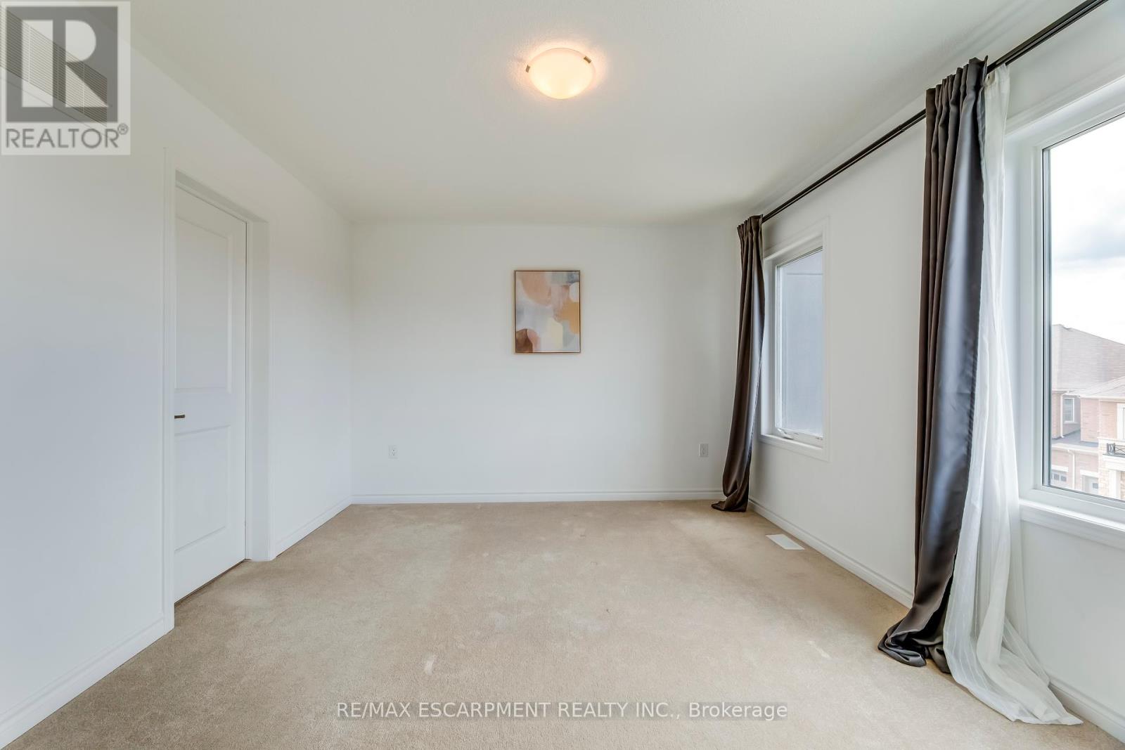 Photo 14 of 82 Huguenot Road, Oakville ON