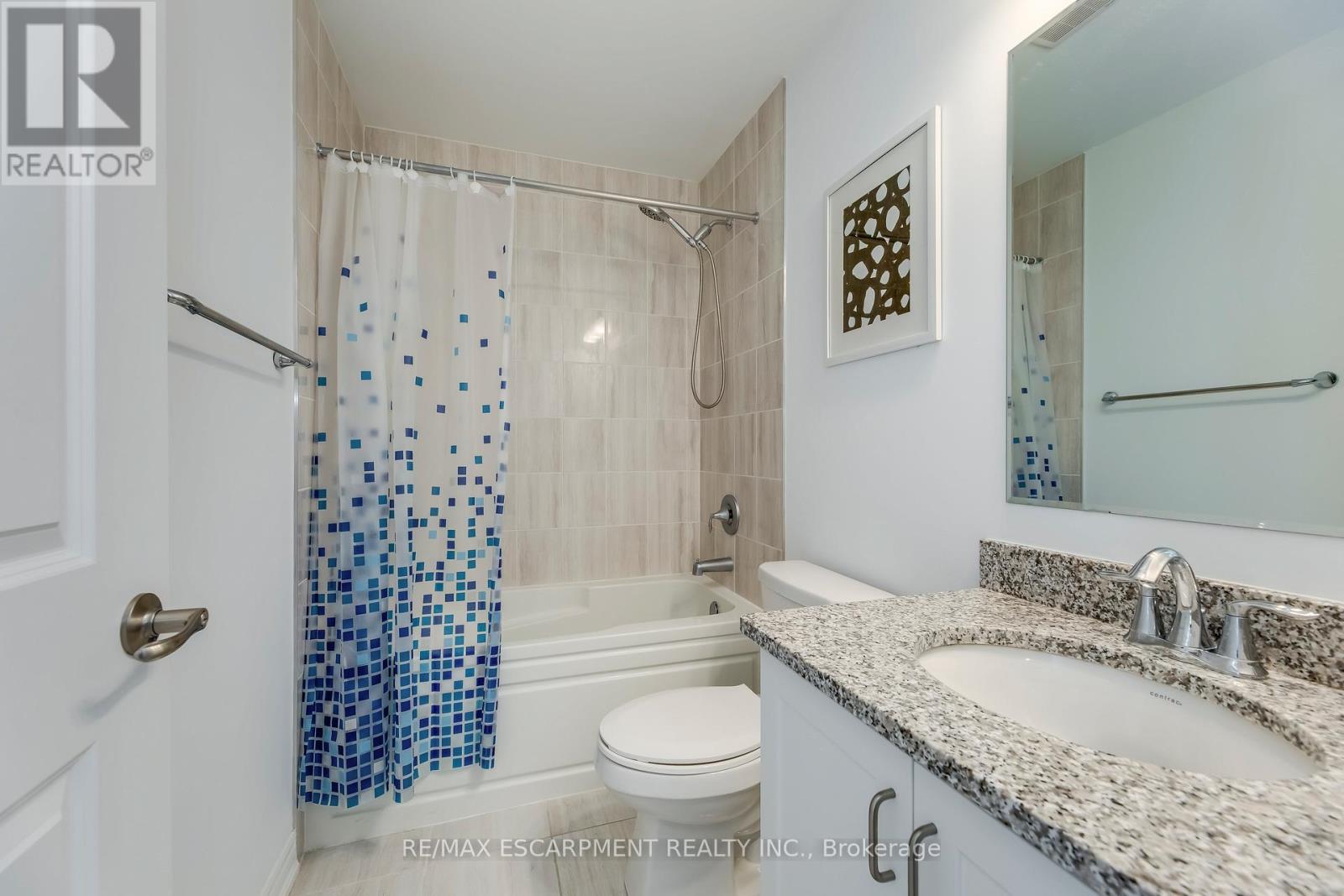 Photo 33 of 82 Huguenot Road, Oakville ON