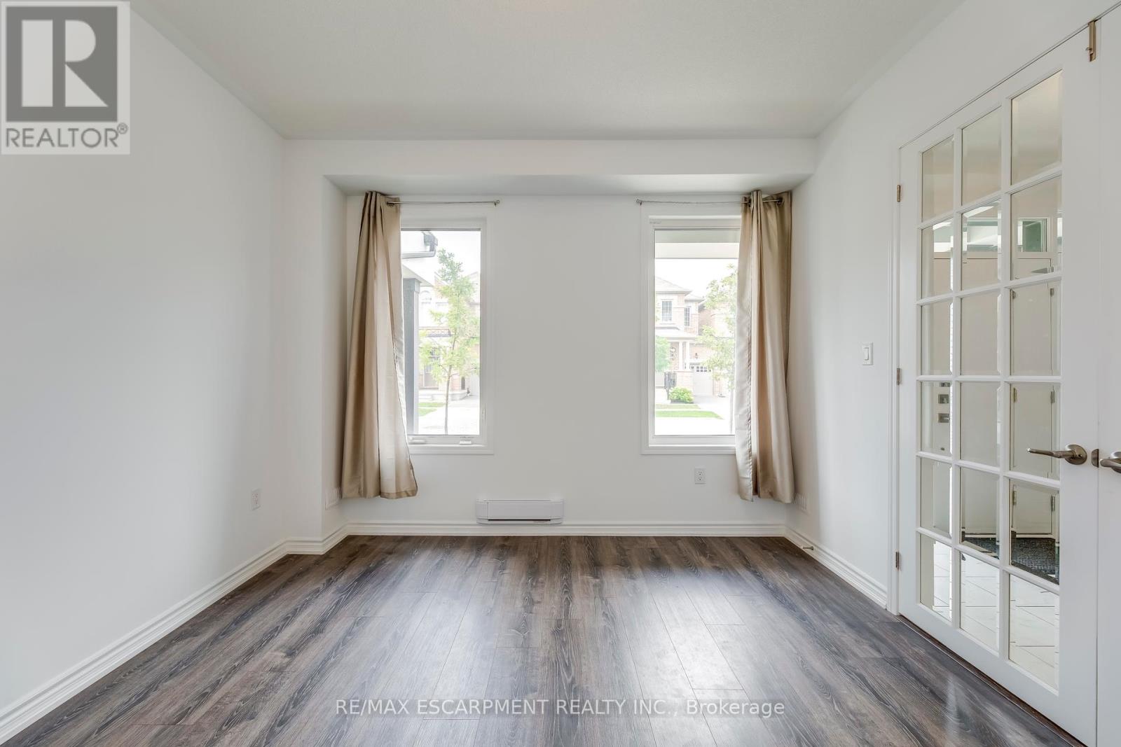 Photo 22 of 82 Huguenot Road, Oakville ON