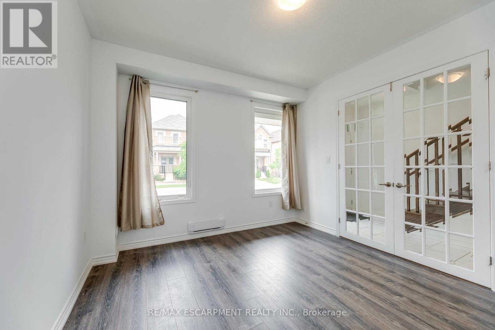 Photo 6 of 82 Huguenot Road, Oakville ON
