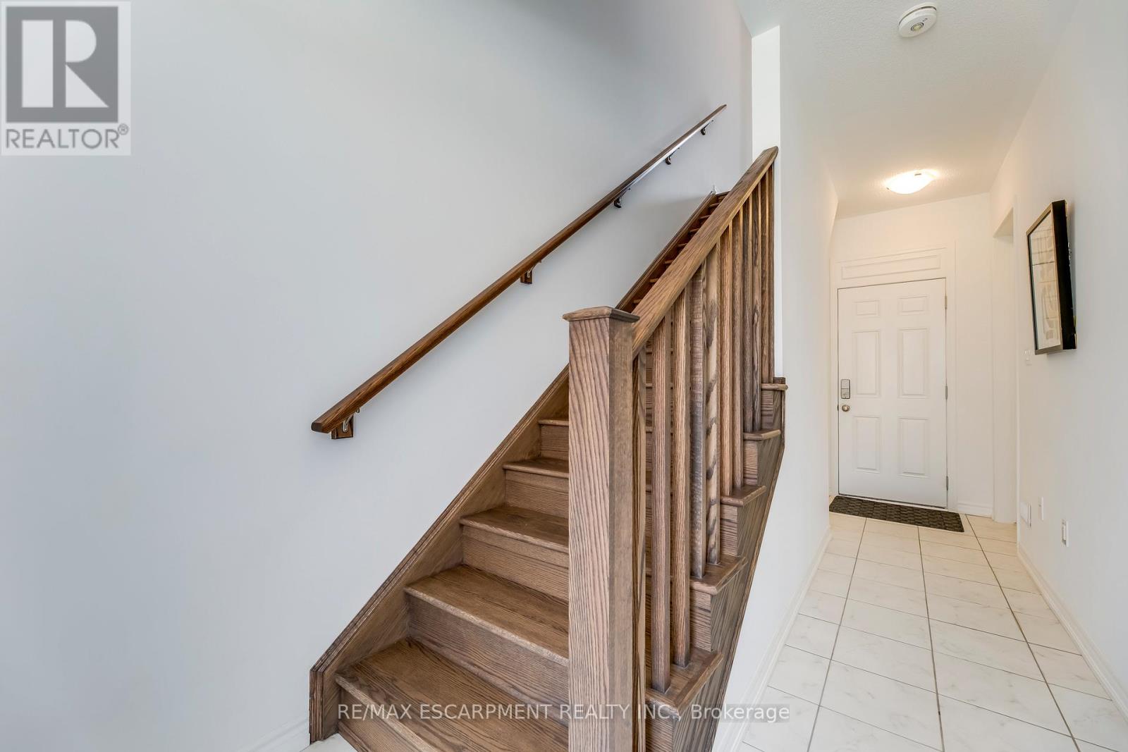 Photo 5 of 82 Huguenot Road, Oakville ON