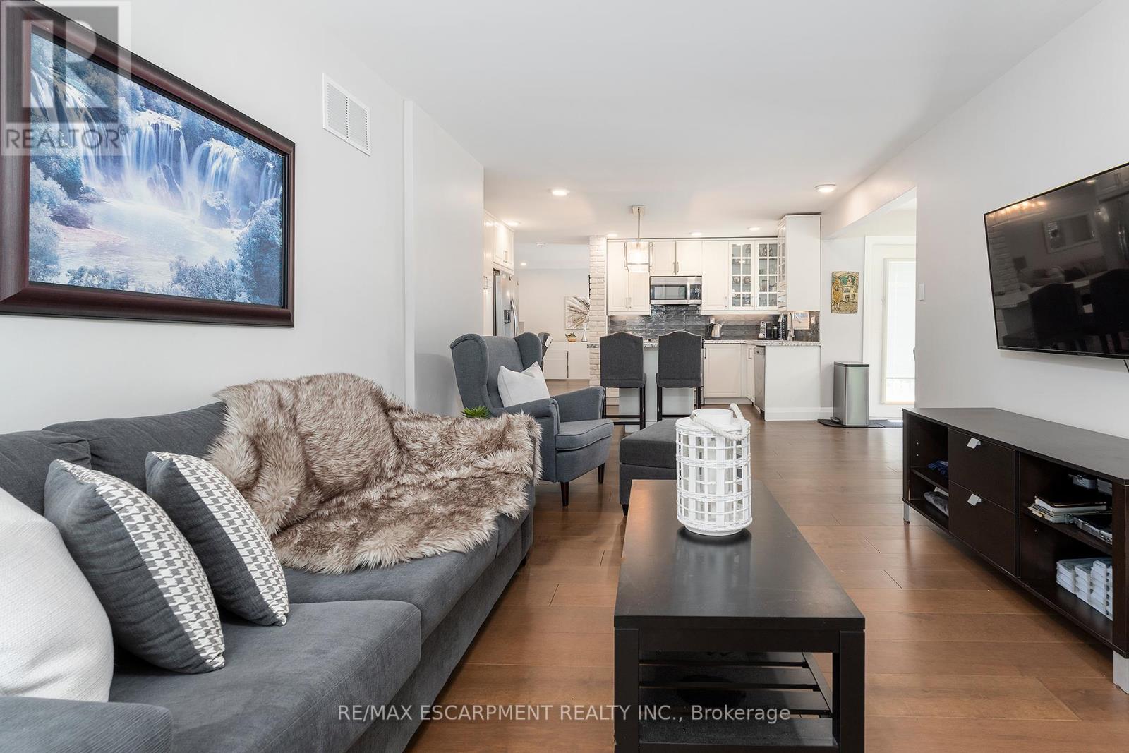 Photo 33 of 436 Goodram Drive, Burlington ON