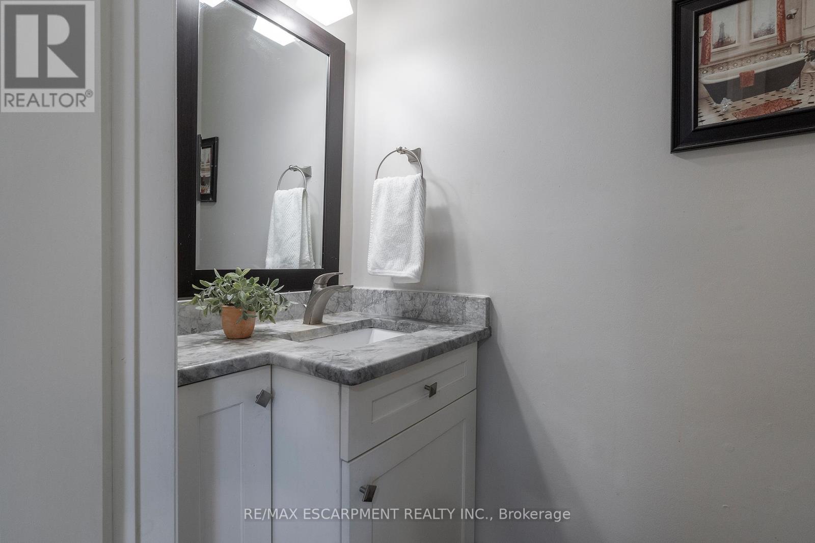 Photo 12 of 436 Goodram Drive, Burlington ON
