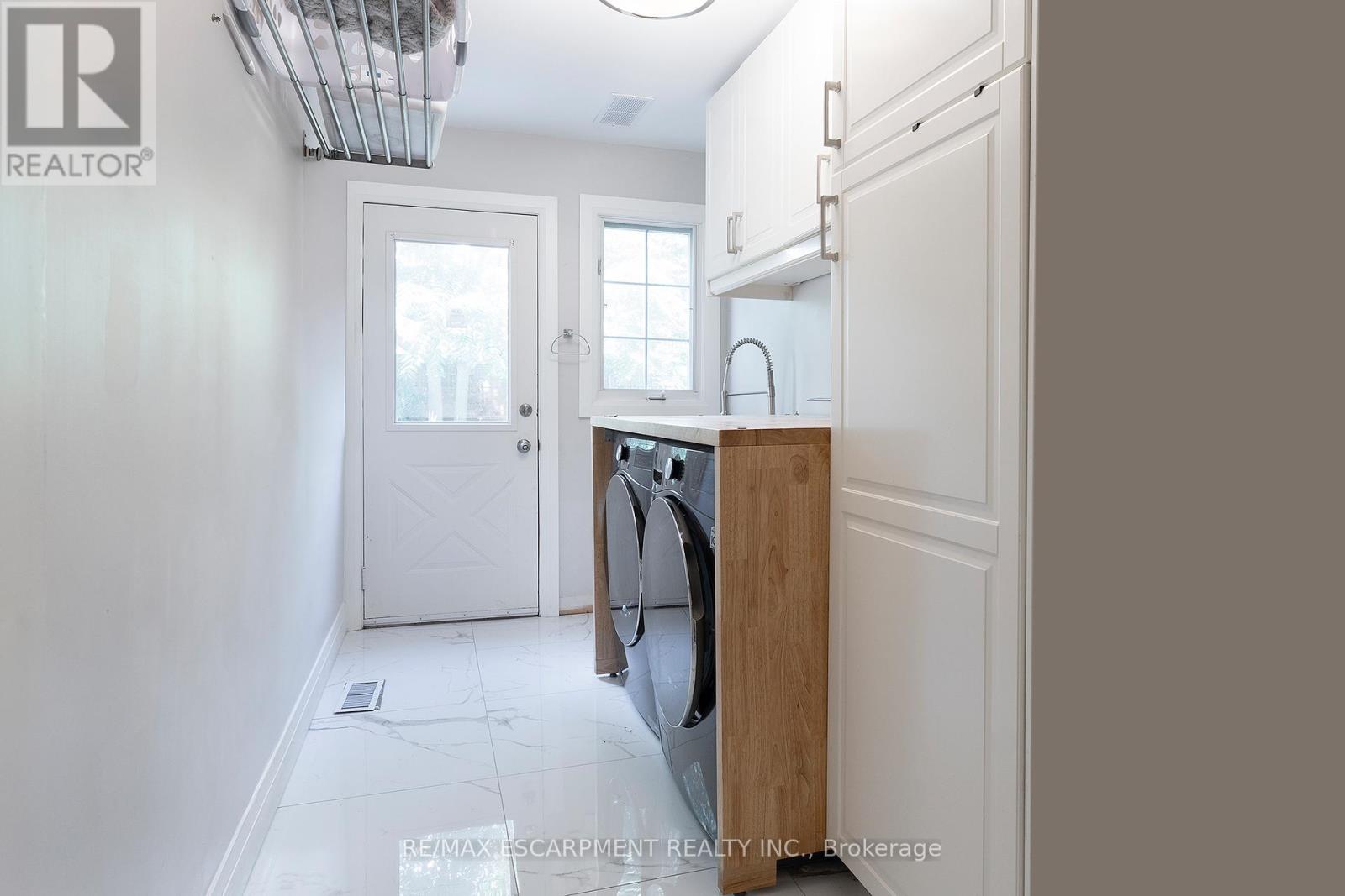 Photo 11 of 436 Goodram Drive, Burlington ON