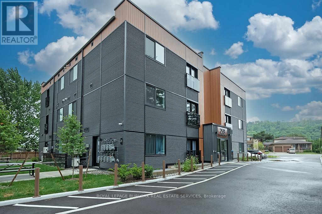 Photo 5 of 3 A 259 King Street E, Hamilton ON