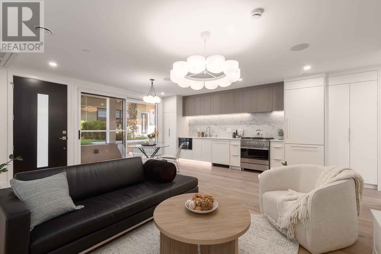 Photo 1 of 1143 W 33rd Avenue, Vancouver BC