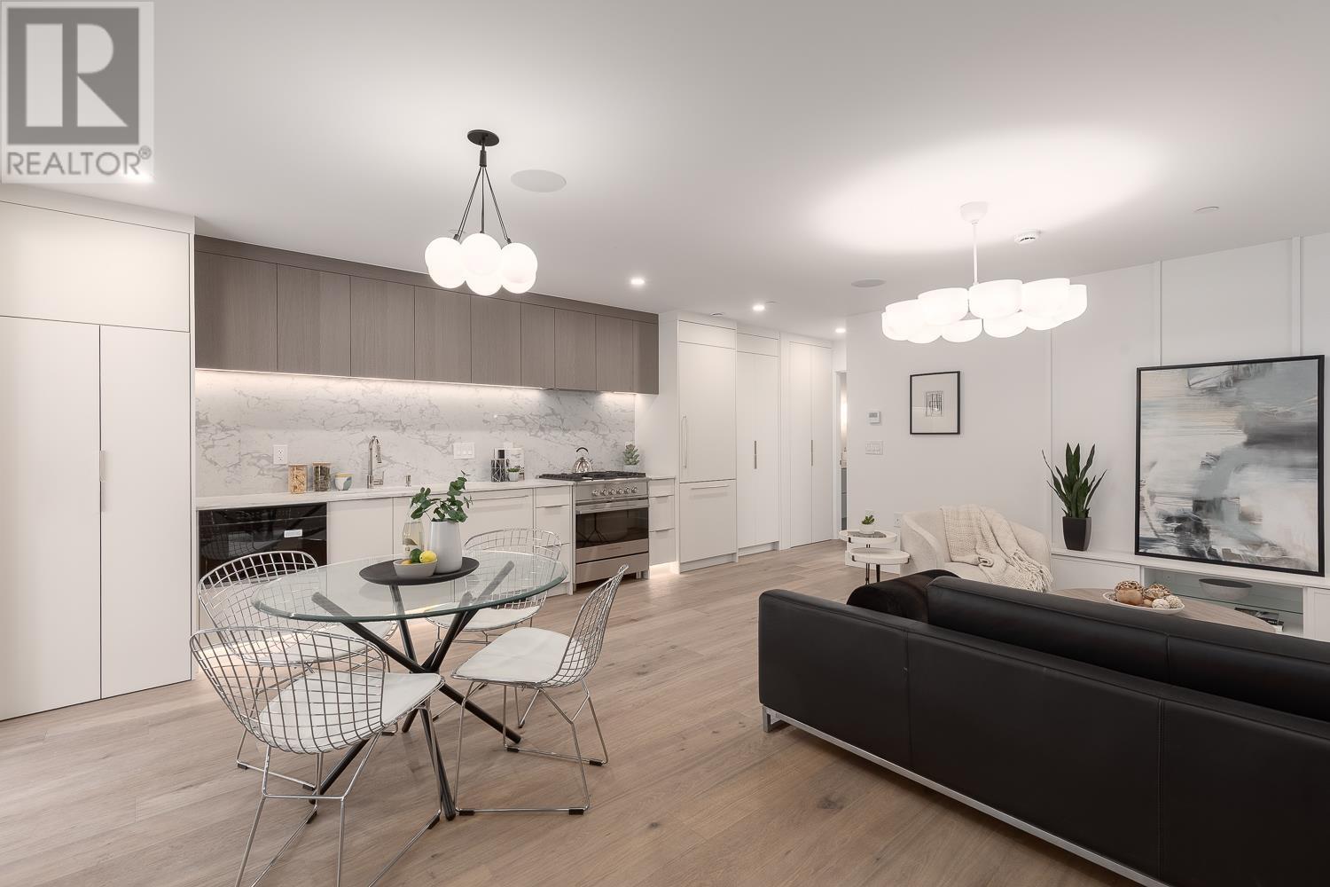 Photo 3 of 1143 W 33rd Avenue, Vancouver BC