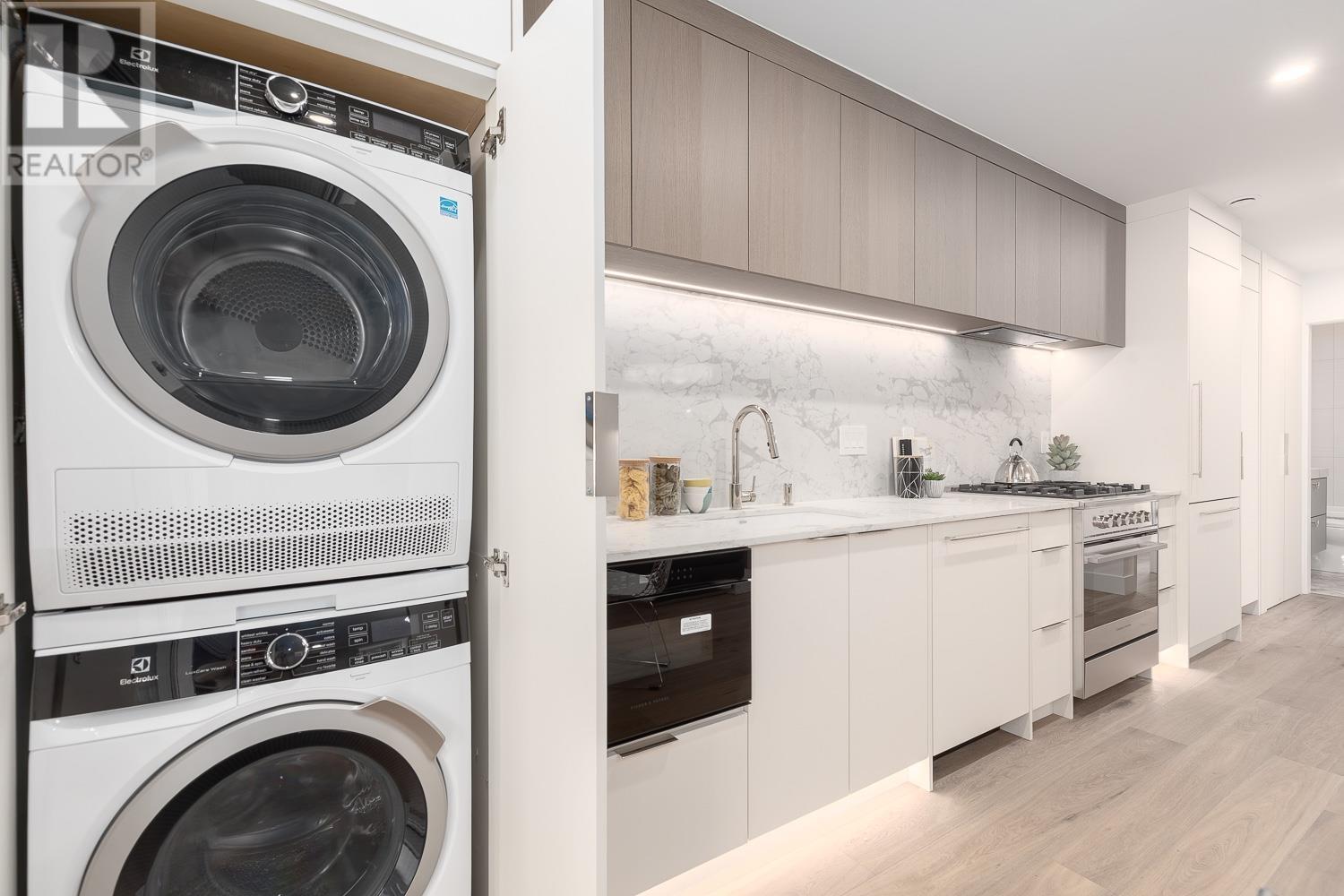 Photo 12 of 1143 W 33rd Avenue, Vancouver BC