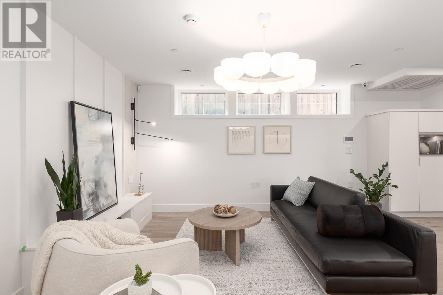 Photo 6 of 1143 W 33rd Avenue, Vancouver BC