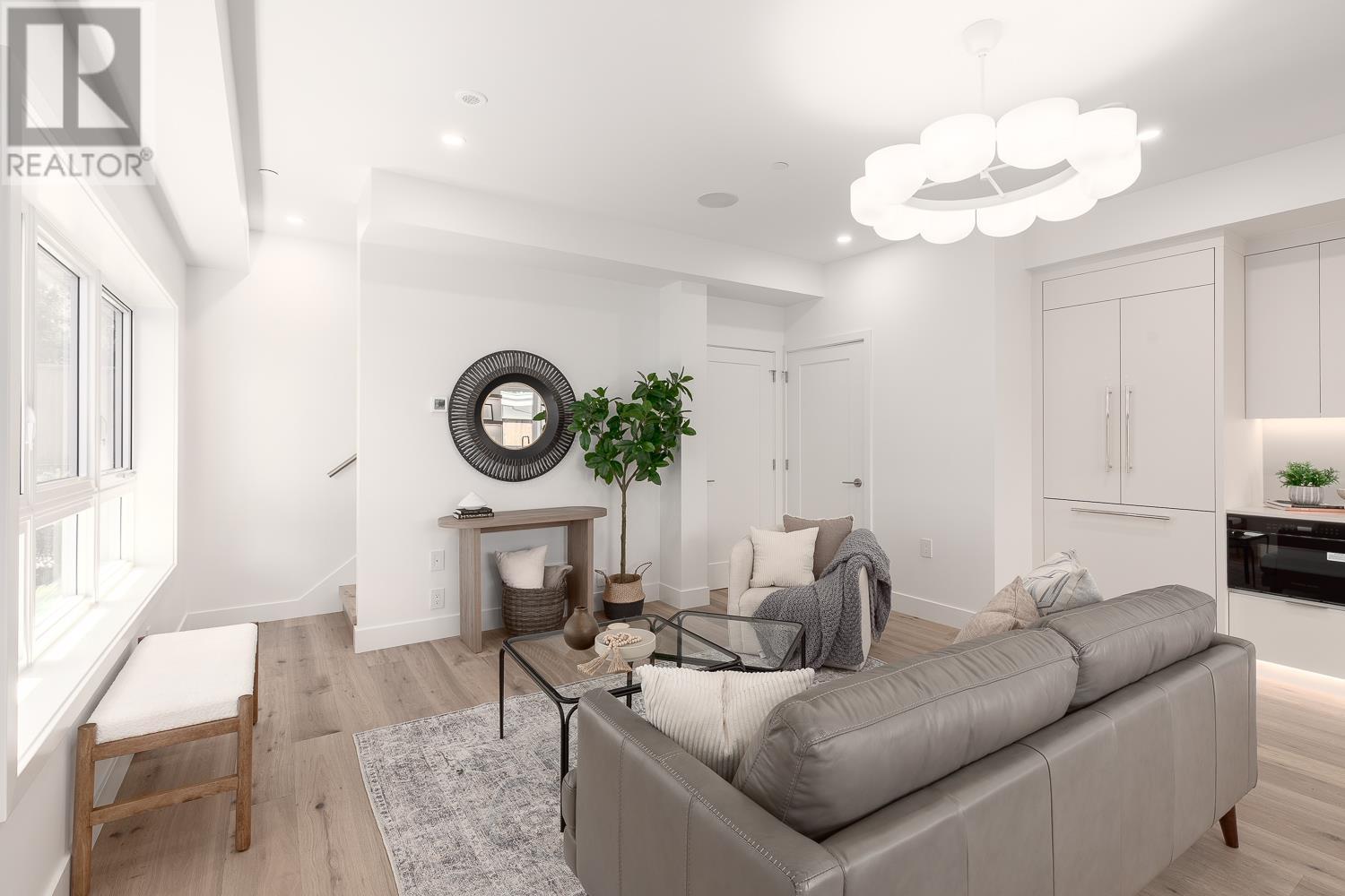 Photo 4 of 1135 W 33rd Avenue, Vancouver BC