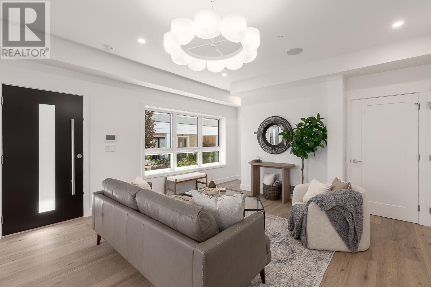 Photo 2 of 1135 W 33rd Avenue, Vancouver BC