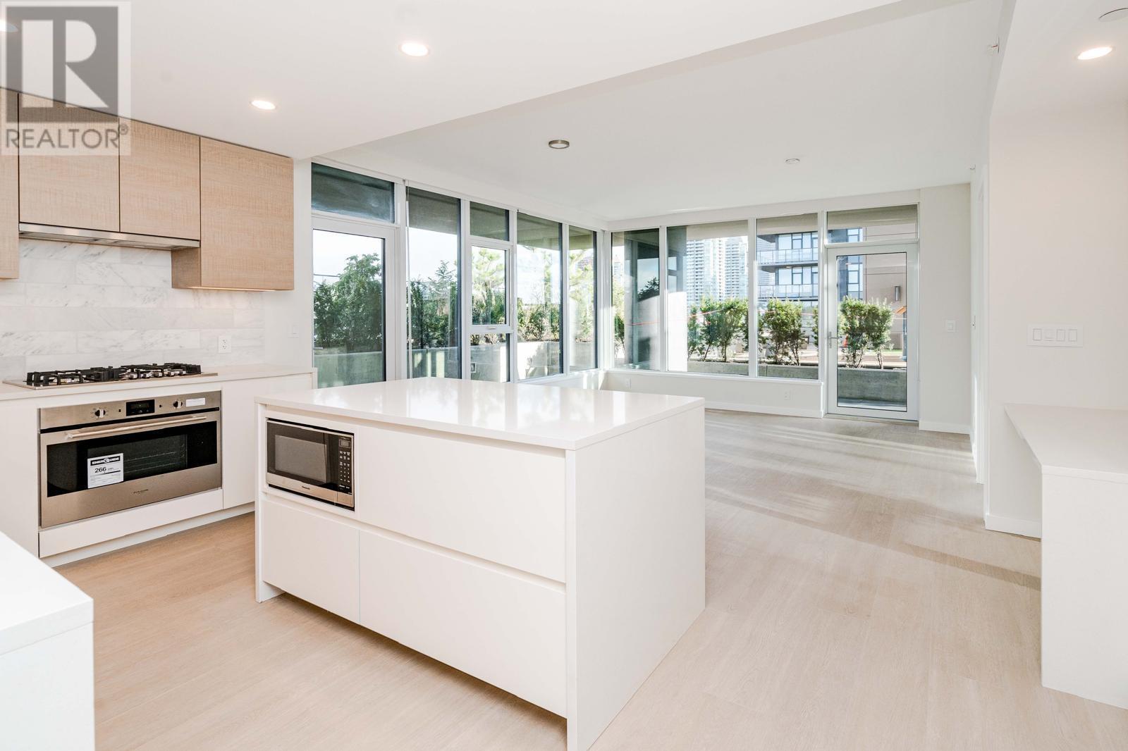 Photo 3 of 607 2108 Gilmore Avenue, Burnaby BC